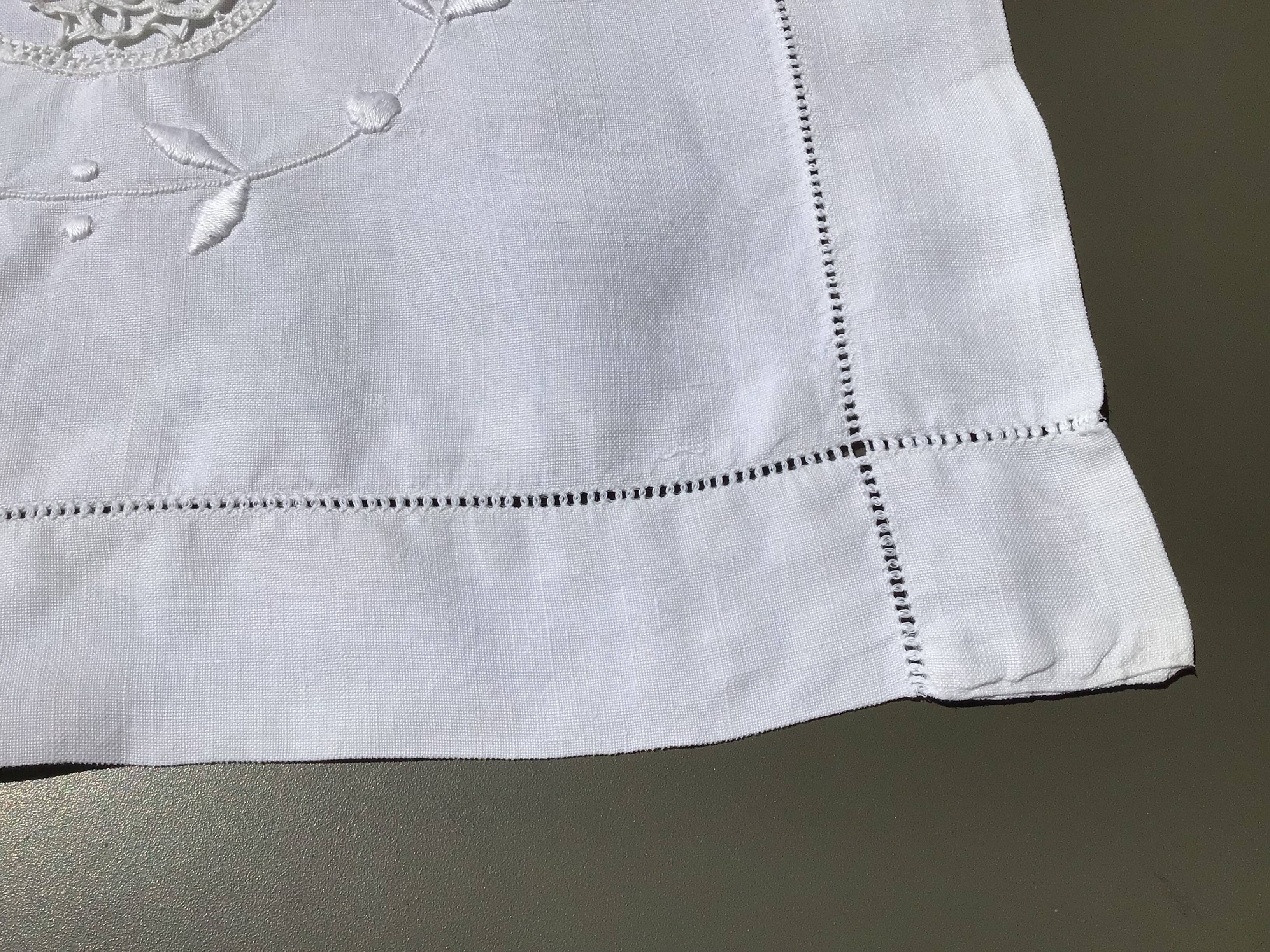 Fine linen round crocheted openwork mini day pillowcase