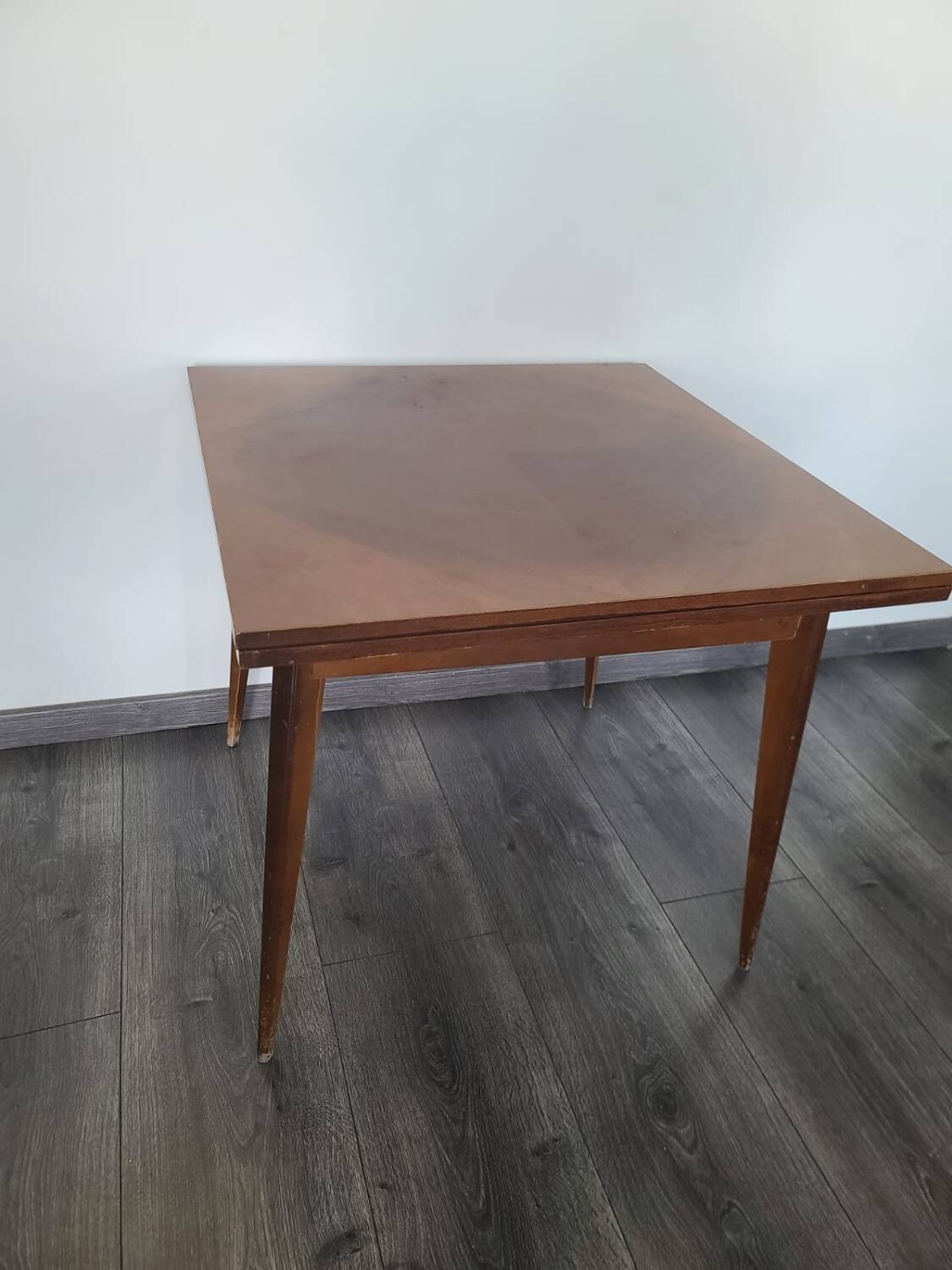 Vintage vitrified portfolio table