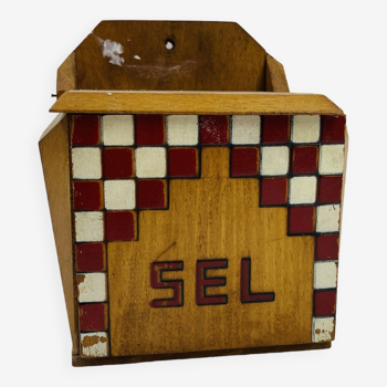 Ancienne boîte à sel en bois à décor de damier rouge et blanc