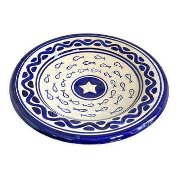 Decorative ceramic deep plate with fish decoration