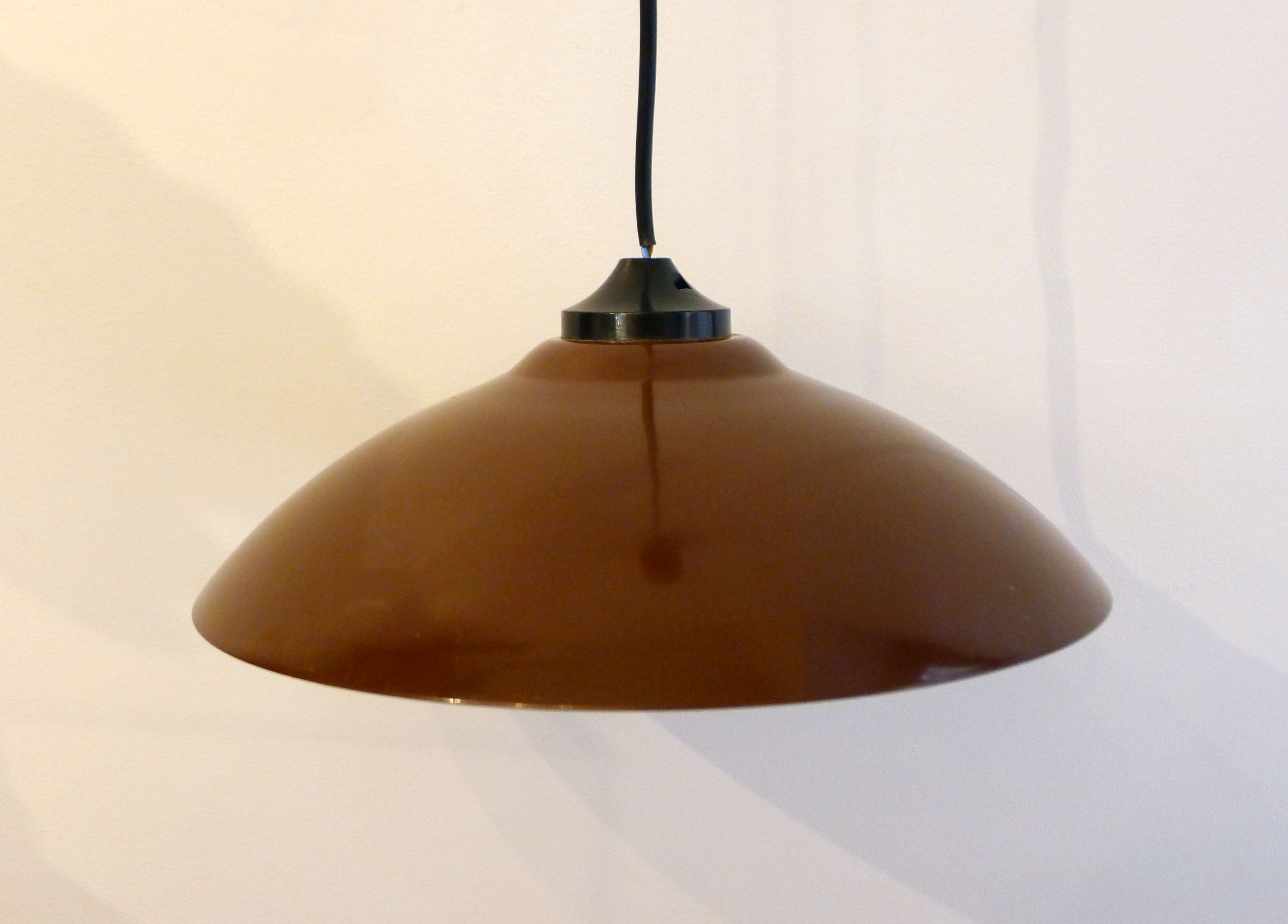 Conical lacquered metal suspension