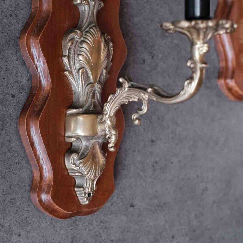 Paire d’appliques murales vintage, style Louis XV, en métal patiné et bois