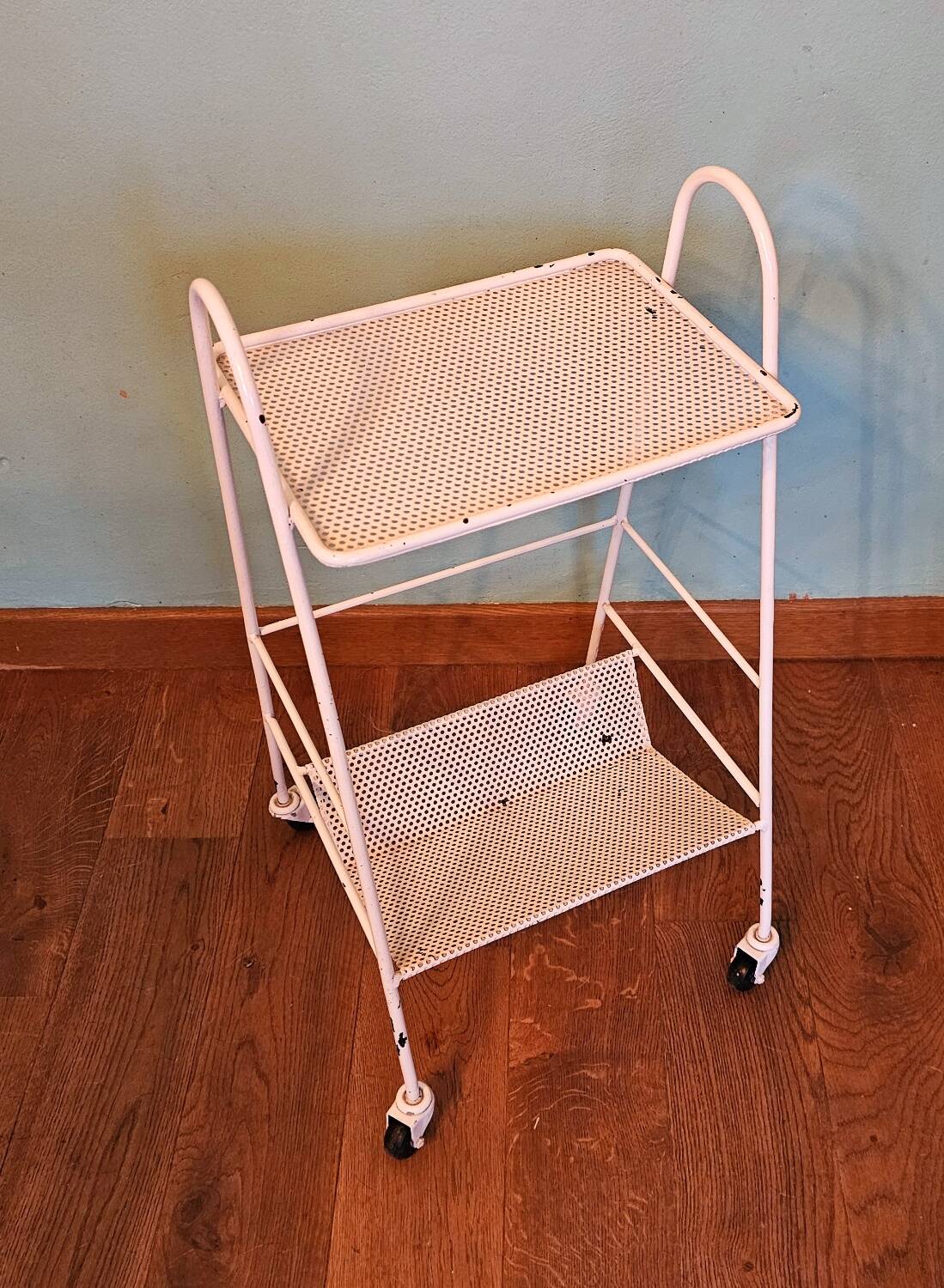 Desserte métal blanc perforé