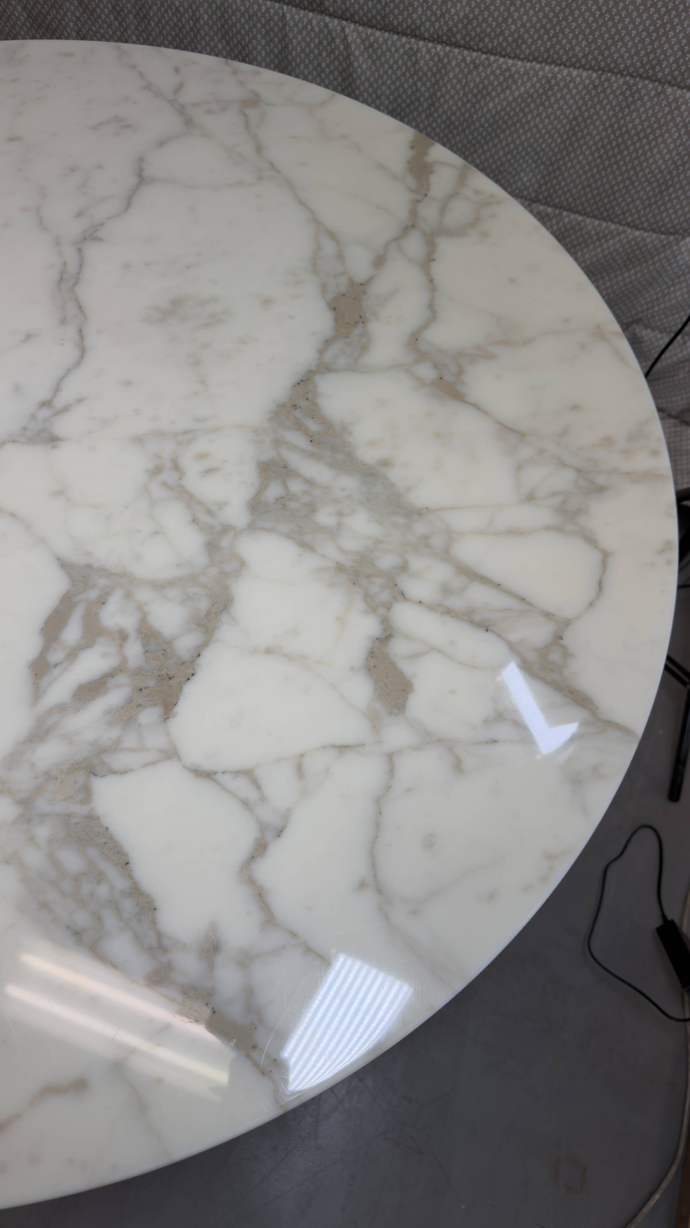 Tulip dining table in marble by Eero Saarinen for Knoll International.