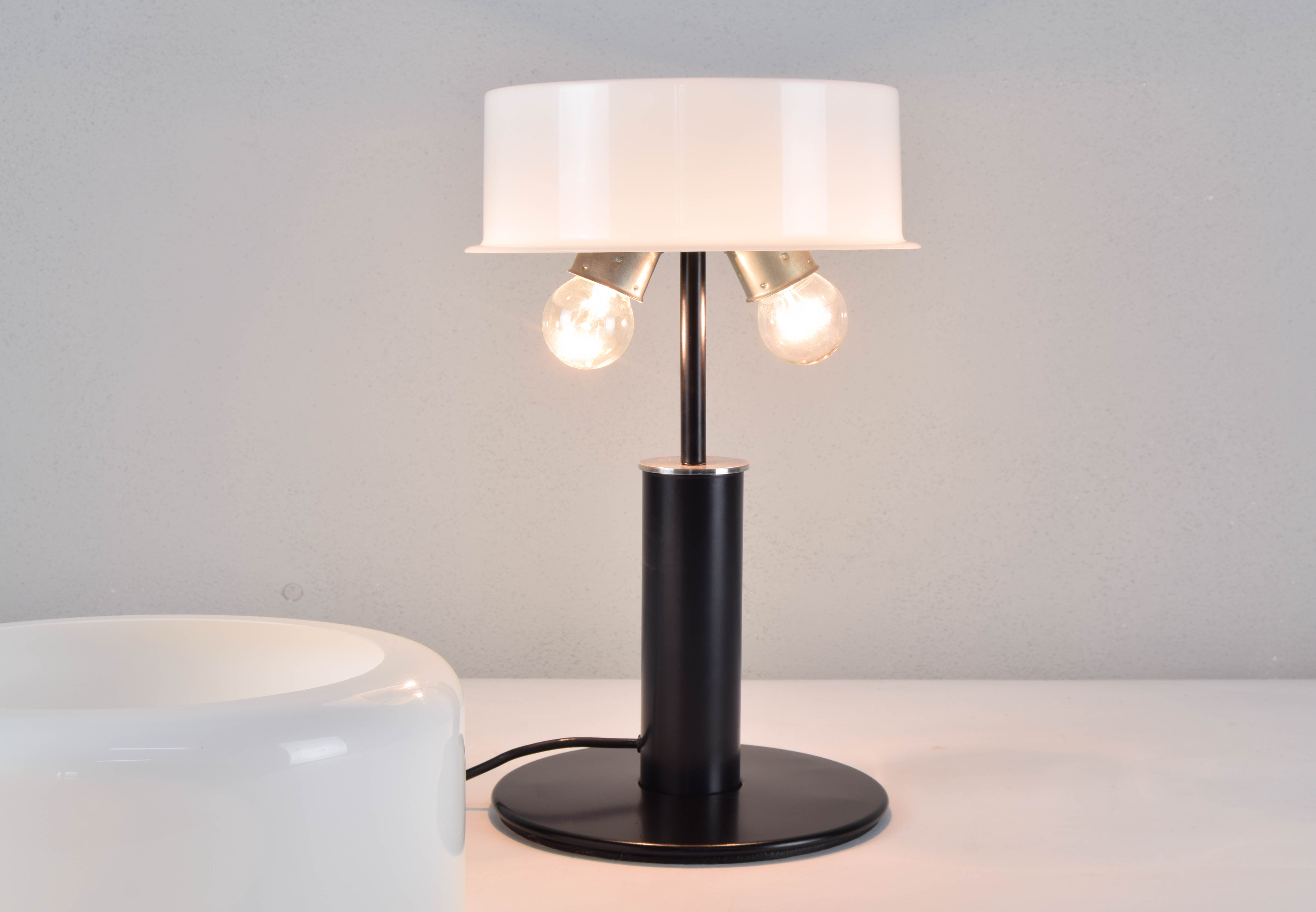 Codialpo Mid-Century Modern Black and White Lucite Seta Table Lamp, Spain, 1970