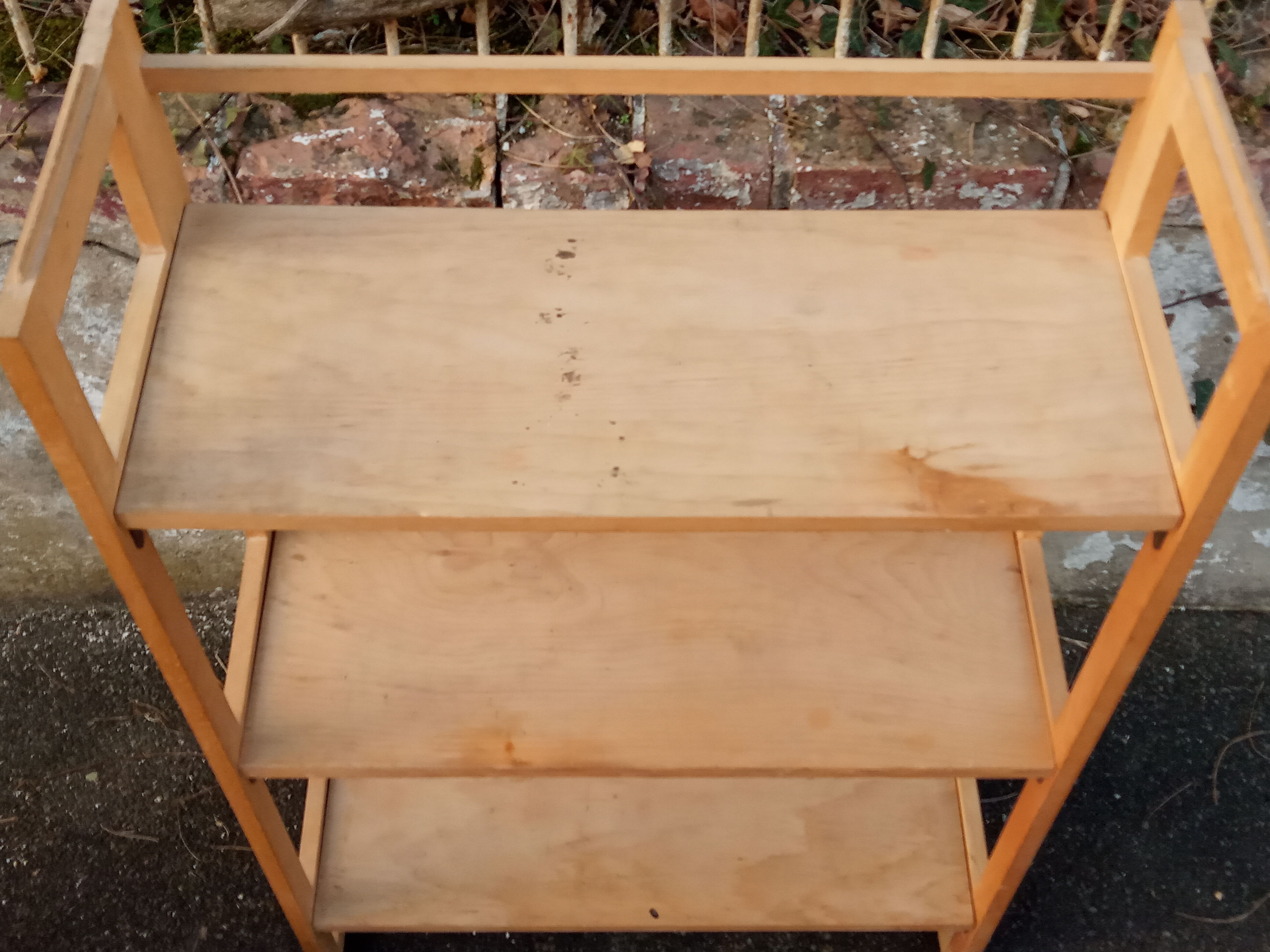 Folding bookseller's shelf