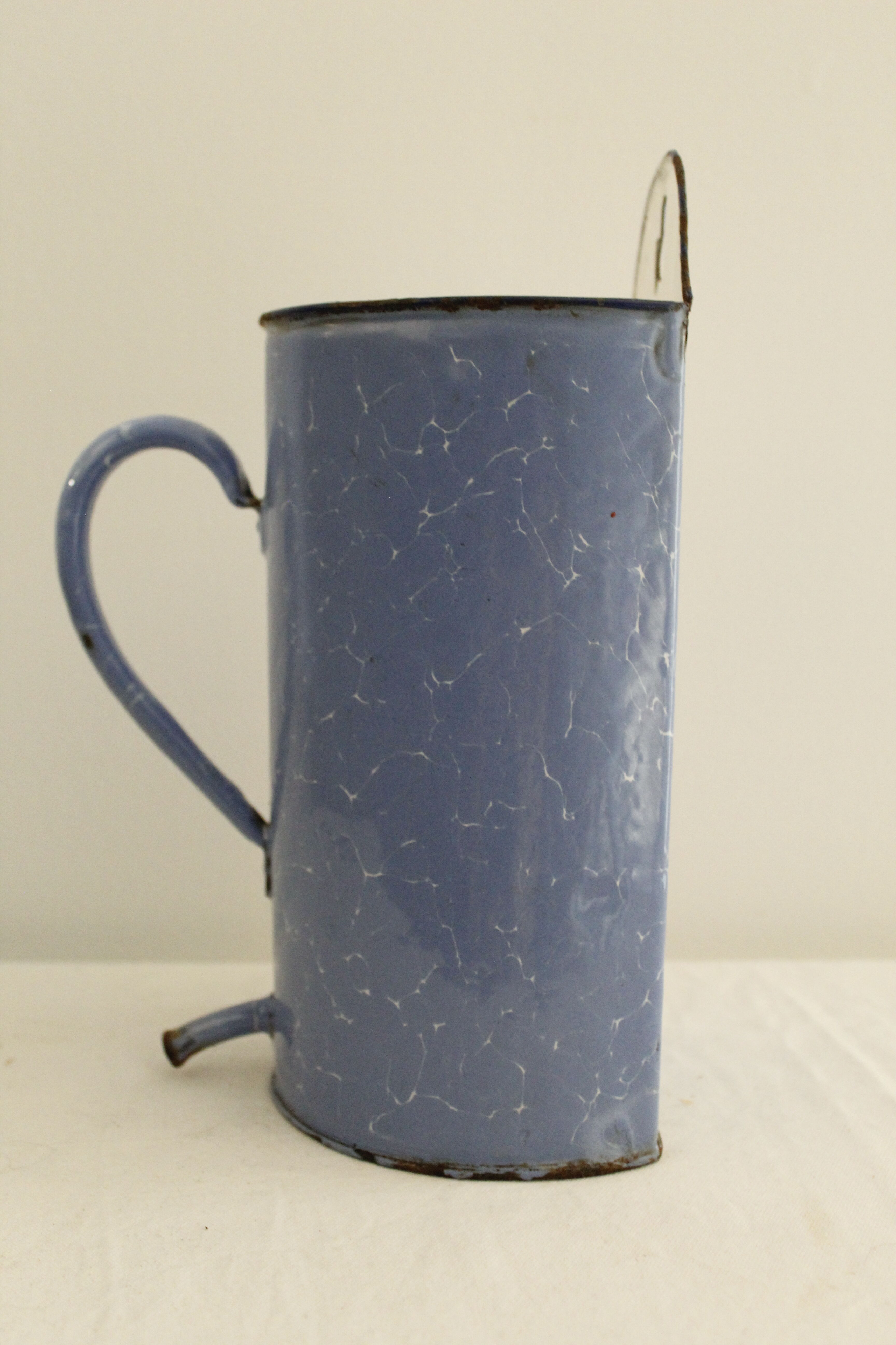 Enamelled metal wall fountain - light blue