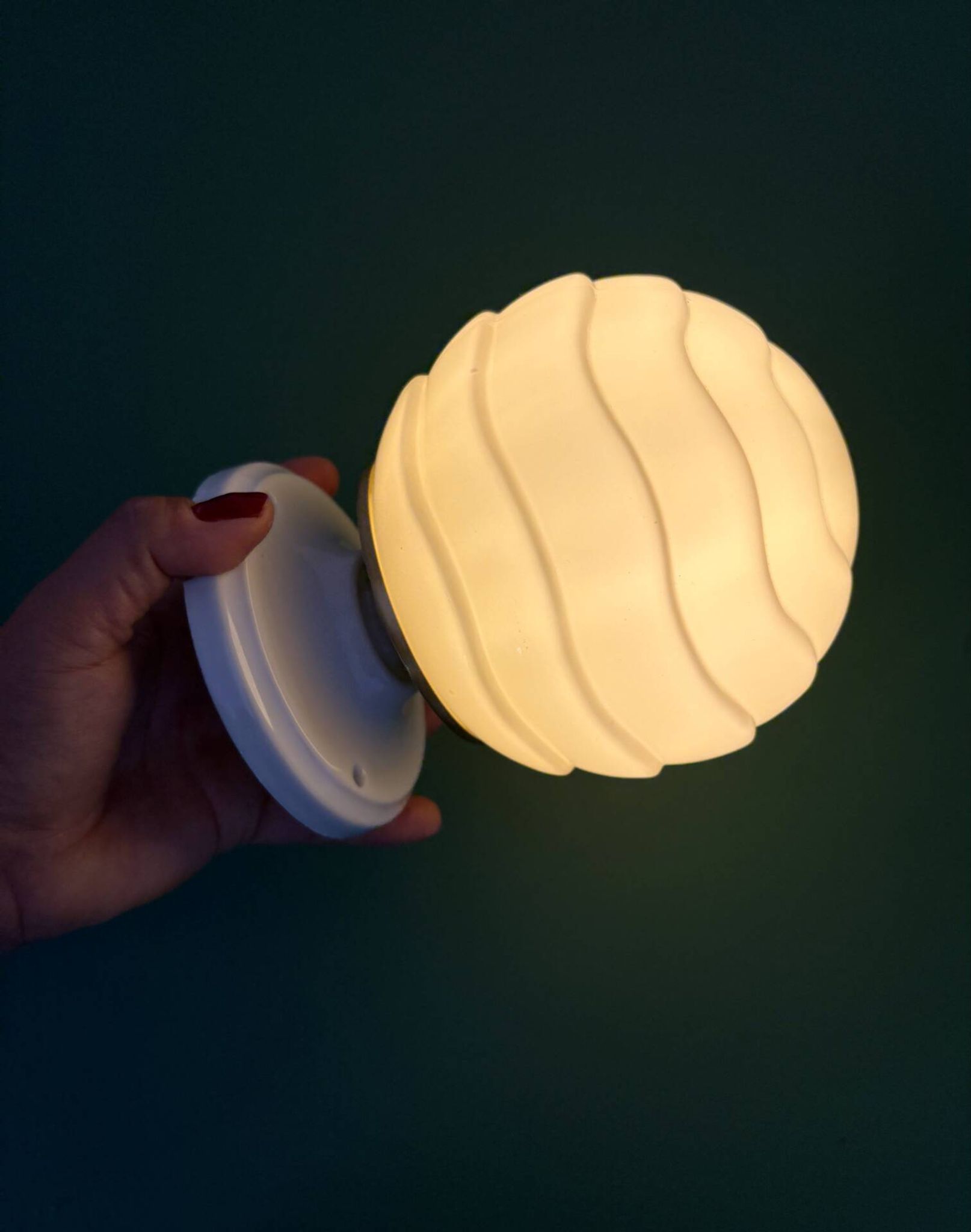 Vintage Art Deco globe wall light in pale yellow opaline.