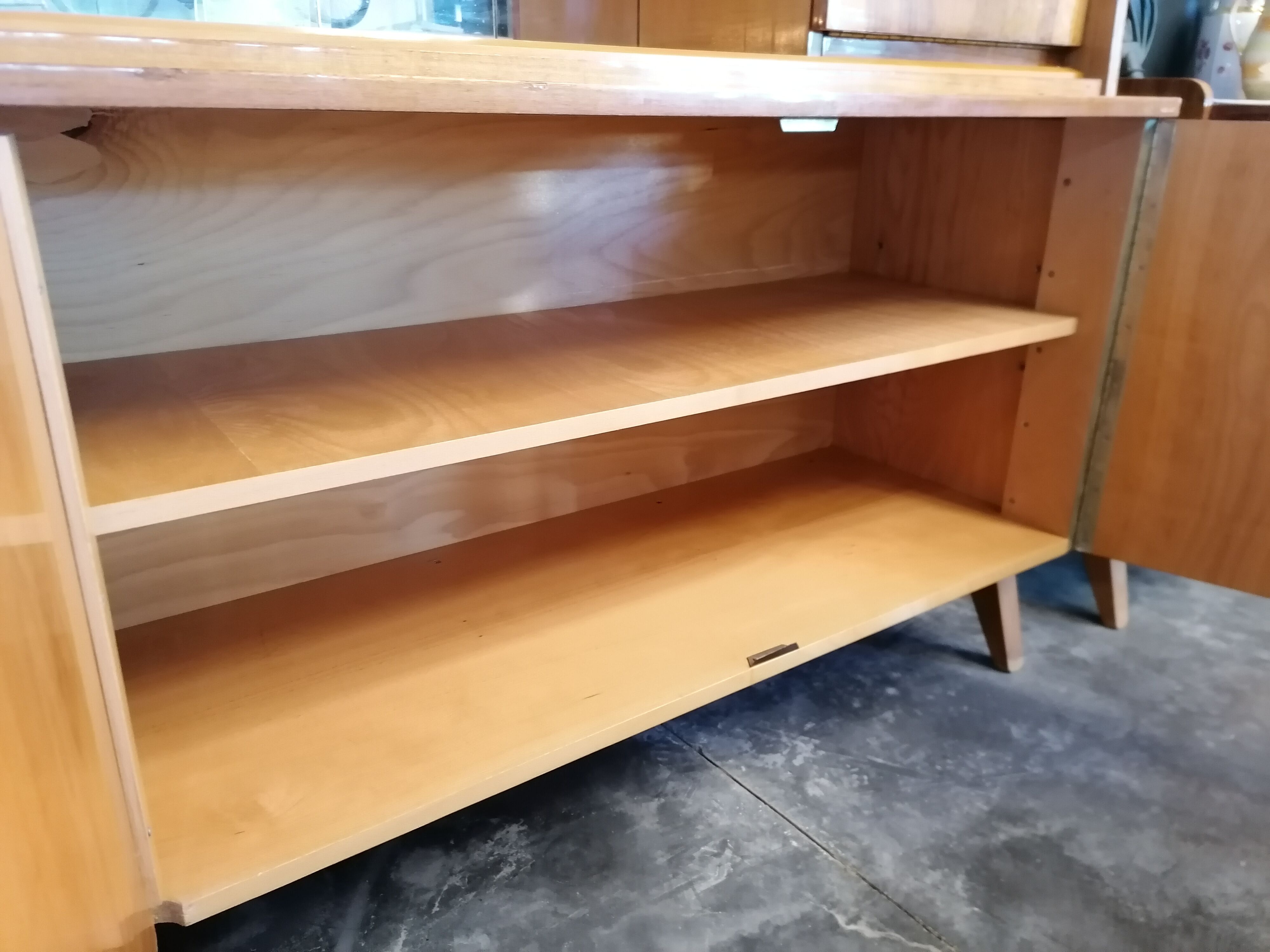 Buffet scandinave vintage en bois, bahut vitrine tchèque, meuble bar années 60