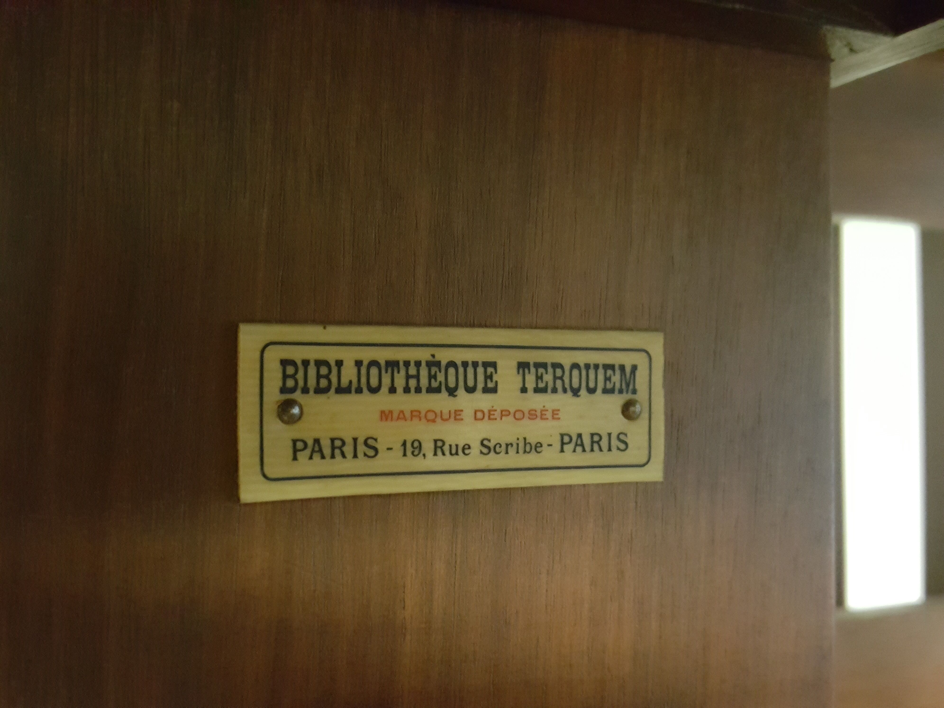 Revolving terquem bookcase