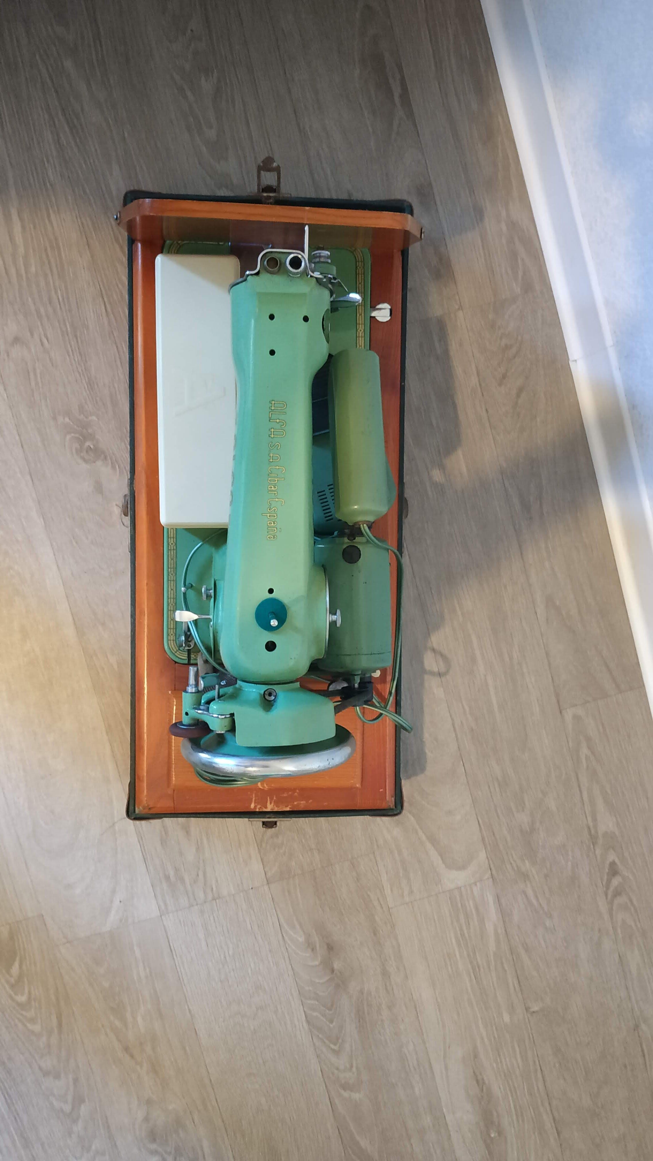 Alfa E-2 sewing machine