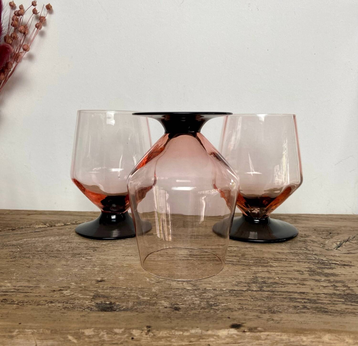 4 pink glasses with black stem