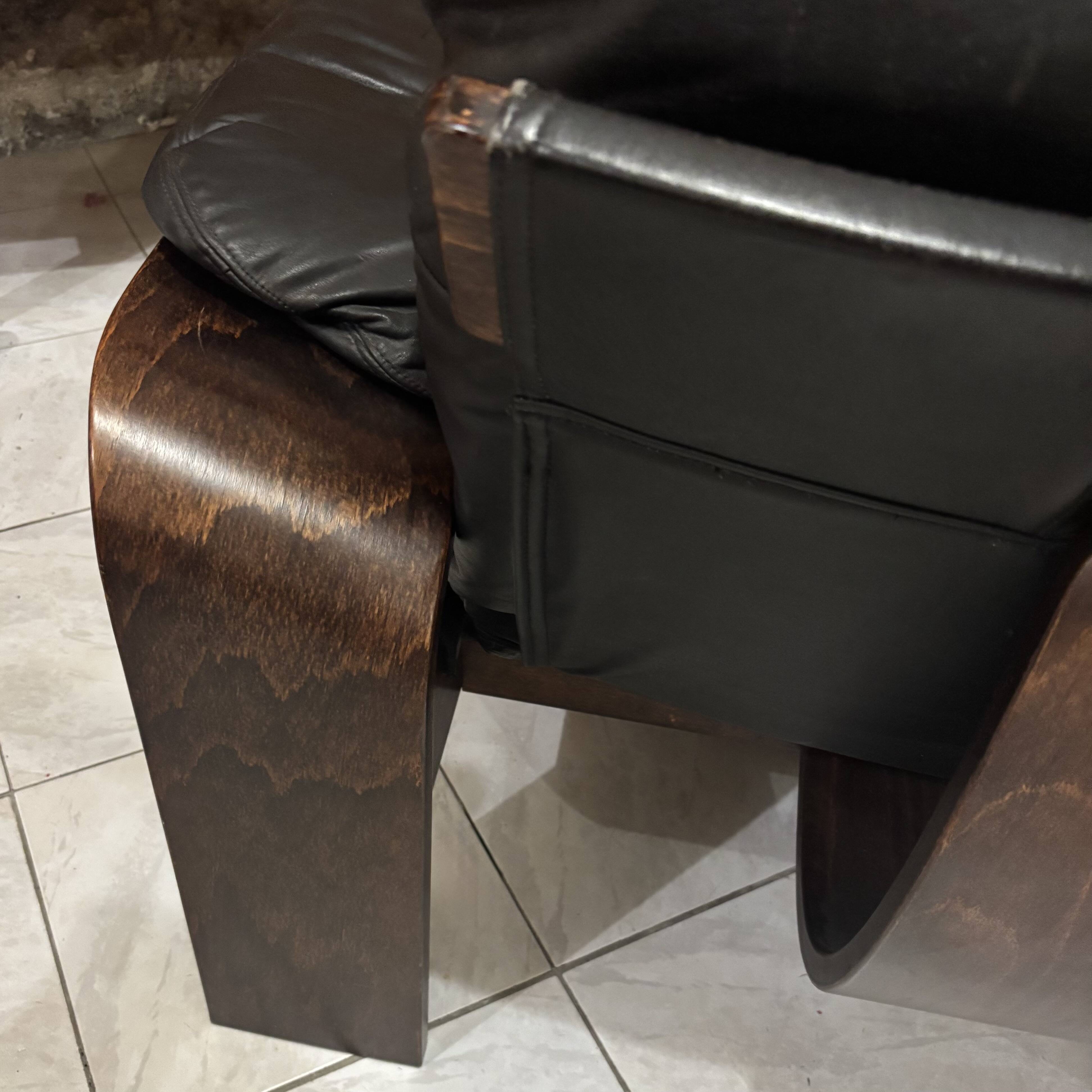 Pair of Scandinavian armchairs in leather and rosewood.