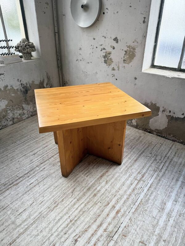 Table carrée moderniste en pin massif, années 50