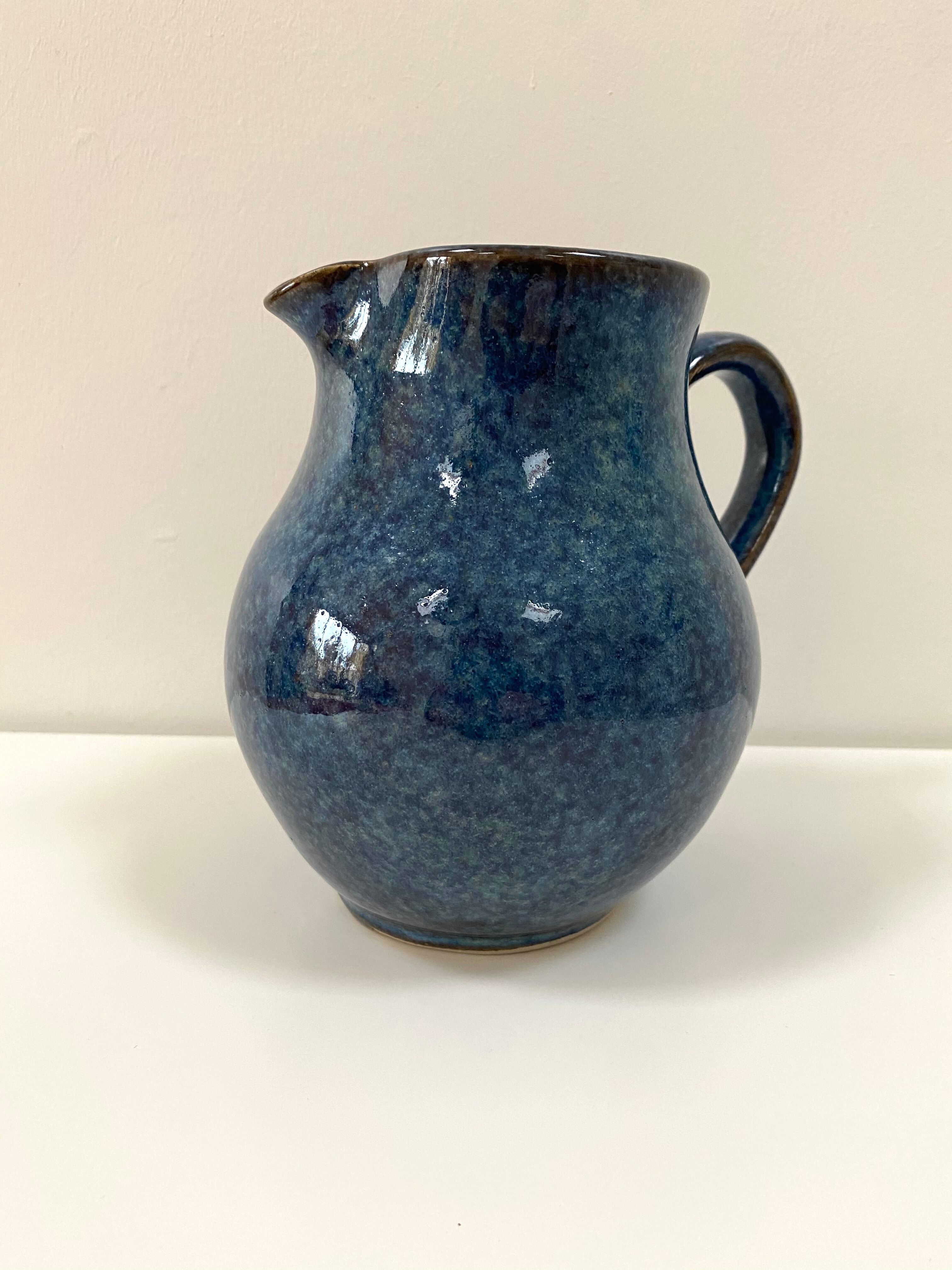 Pichet vase en grès bleu des Manufactures Normand