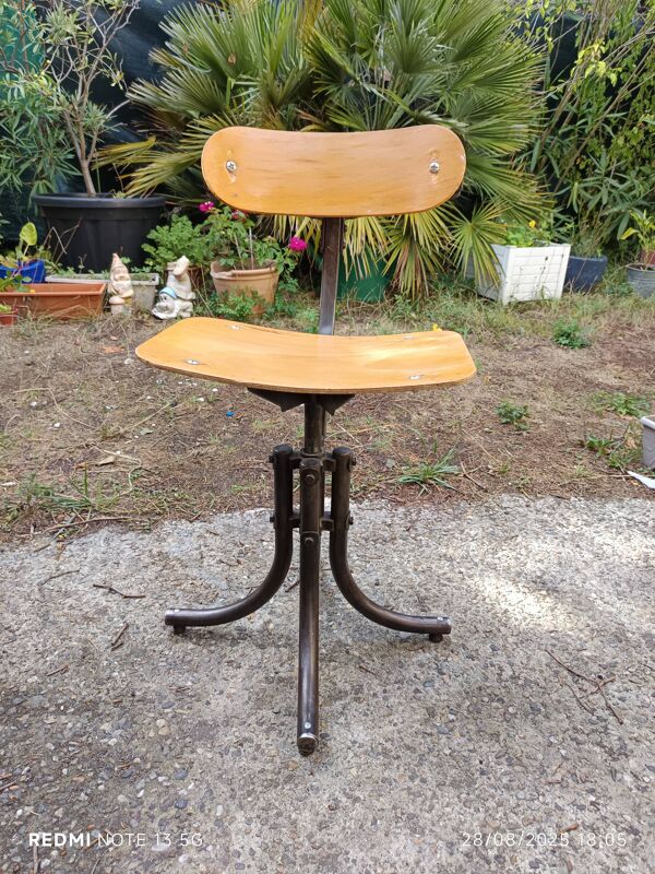 Chaise d'atelier de la marque Biénaise 1948