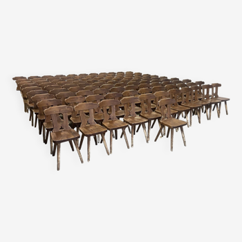 Lot de 100 chaises de chalet en bois sculpté années 60 France
