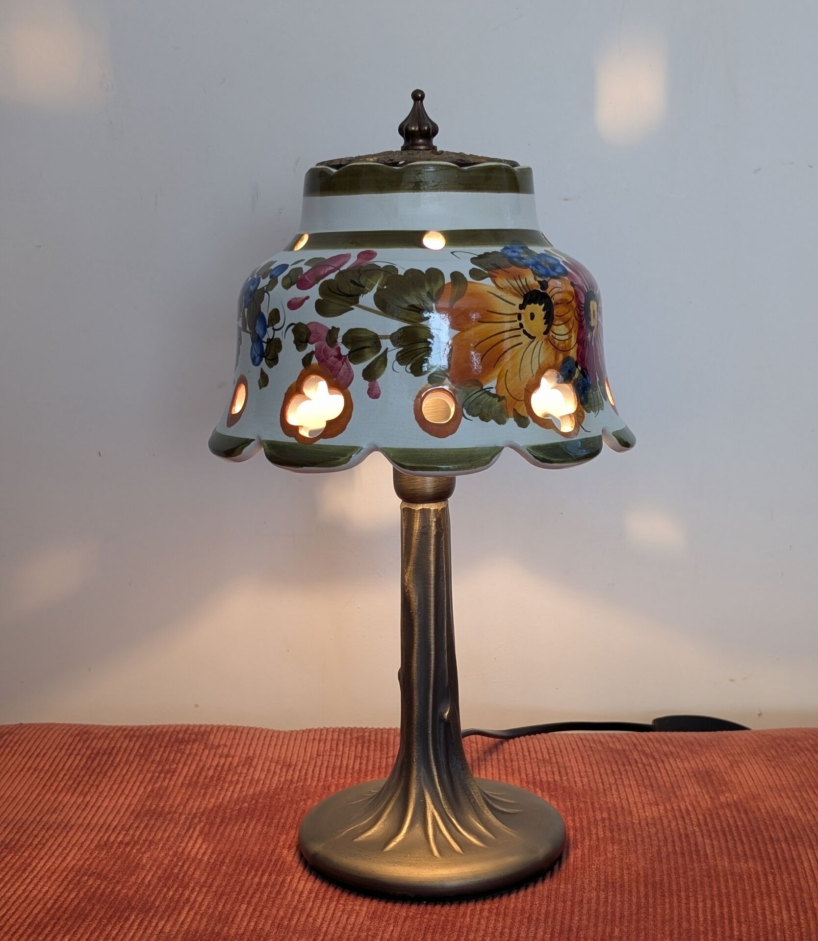 Vintage lamp in brass and ceramic. Flowering tree of life.