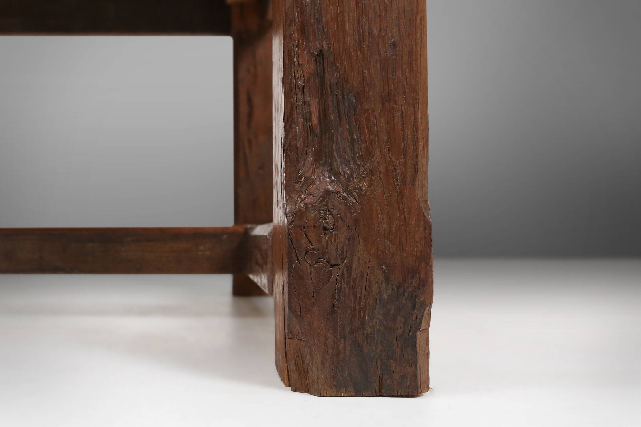 Antique Spanish console table in oak wood, with 2 large drawers from the 18th century.