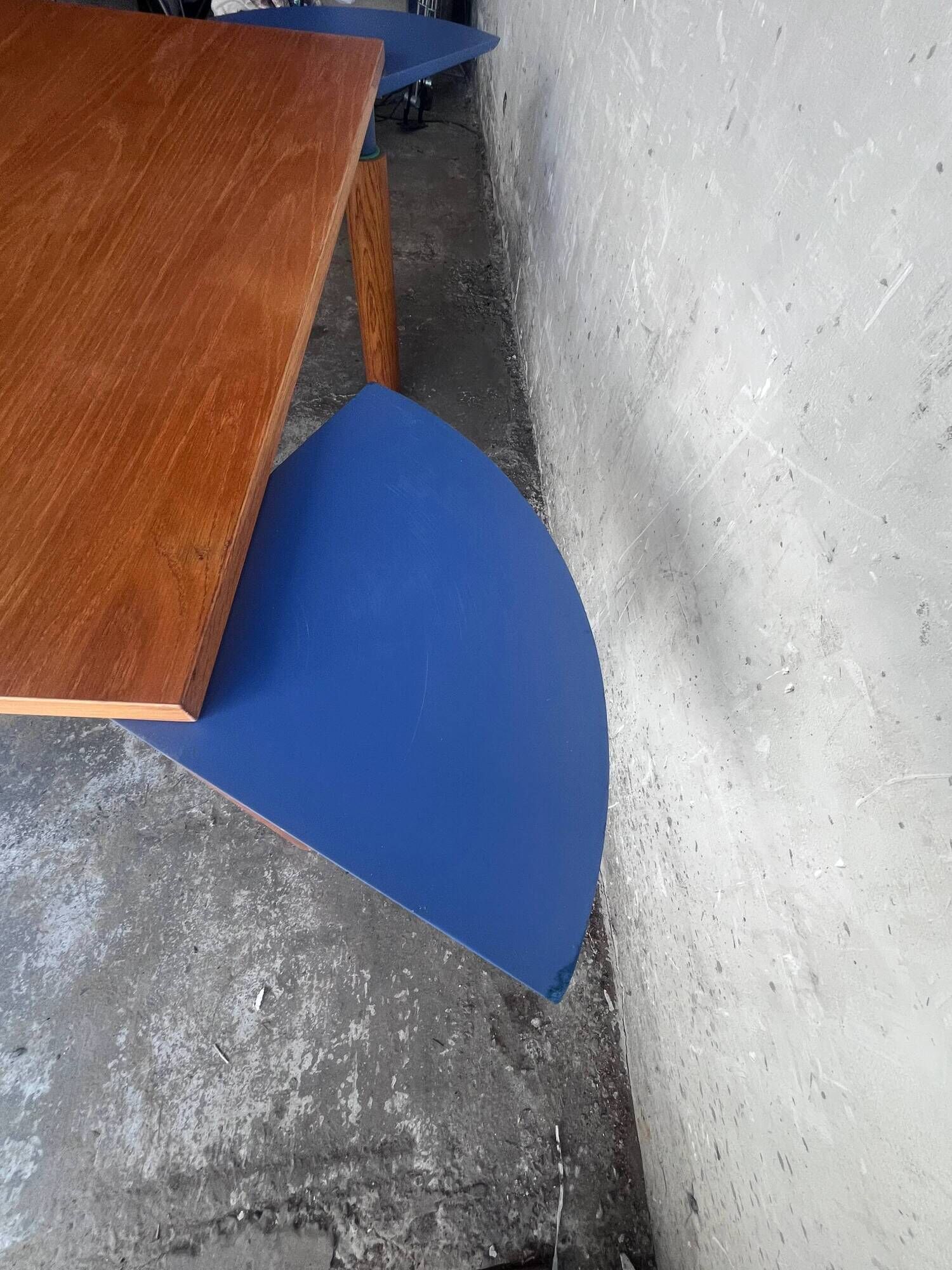 Square convertible table by Francesco Binfaré for Cassina, 1980s.