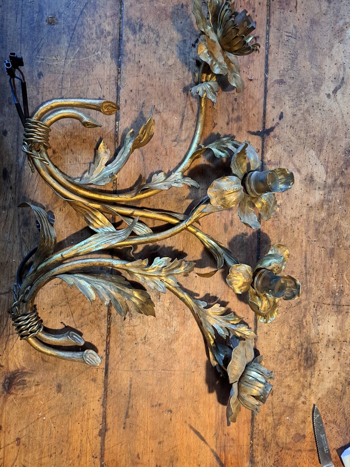Gilded brass flower wall light