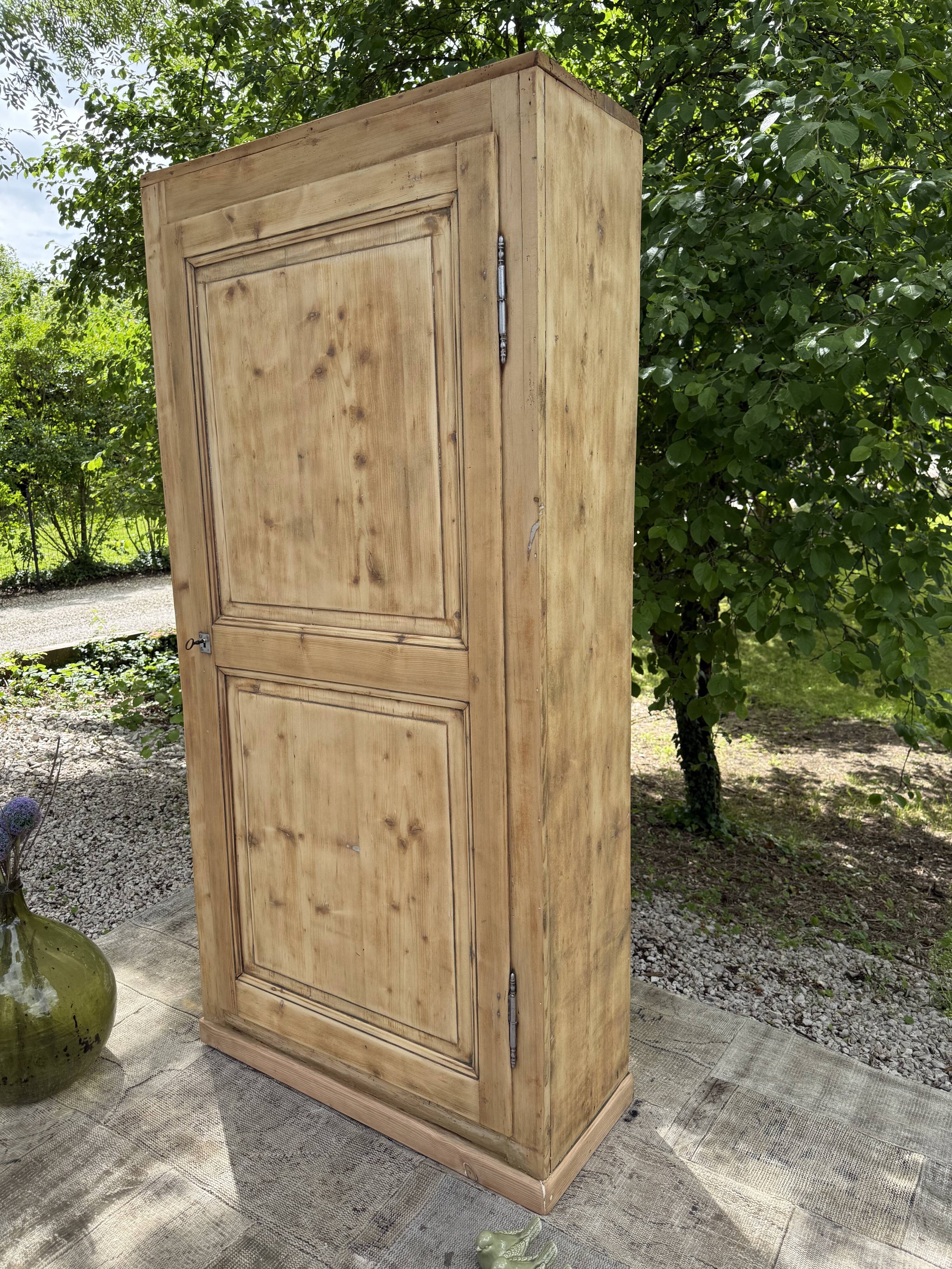 Armoire ancienne bois rénovée