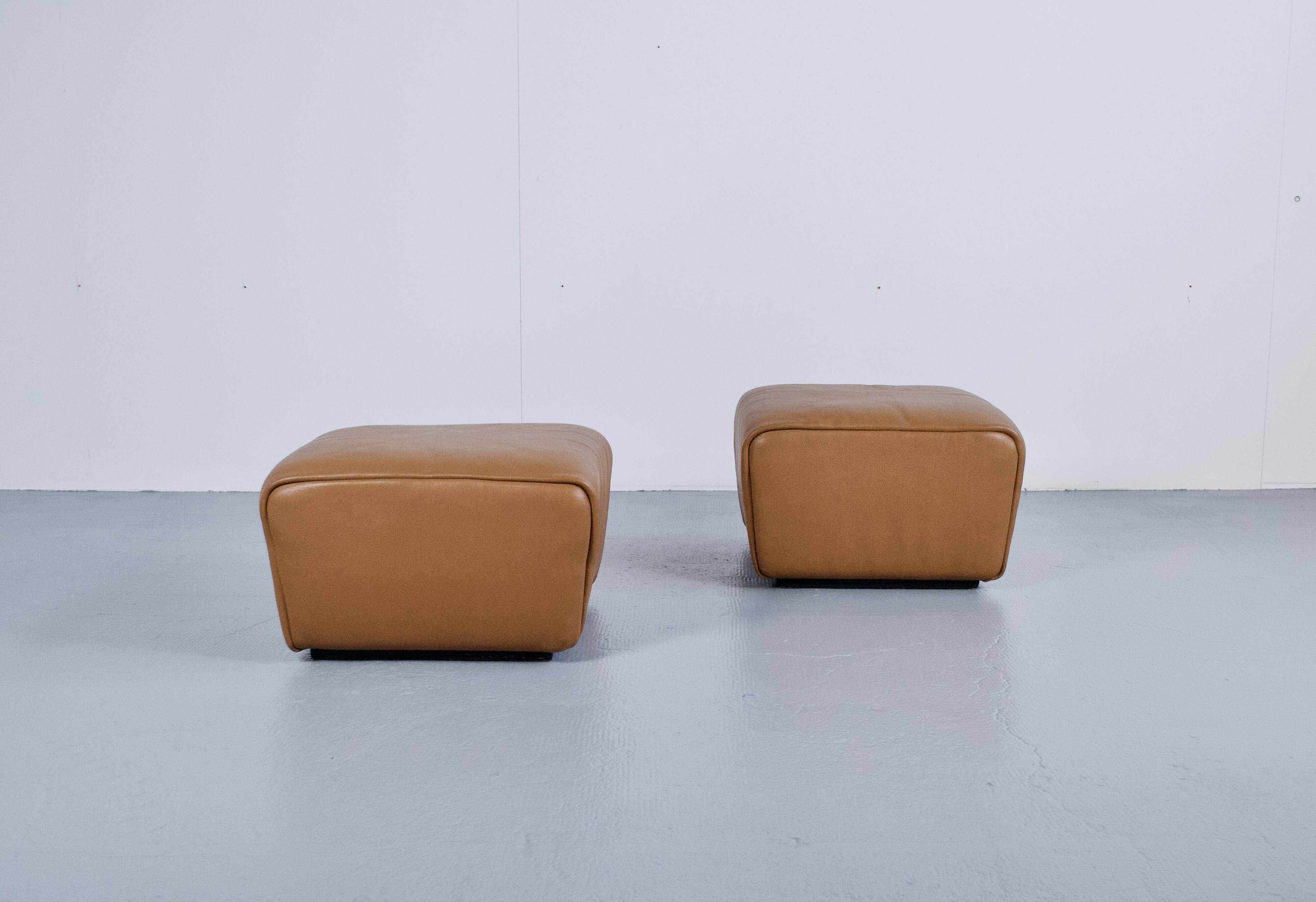 Paire de repose pieds/poufs cuir marron ds-47 de sede éditeur années 70'