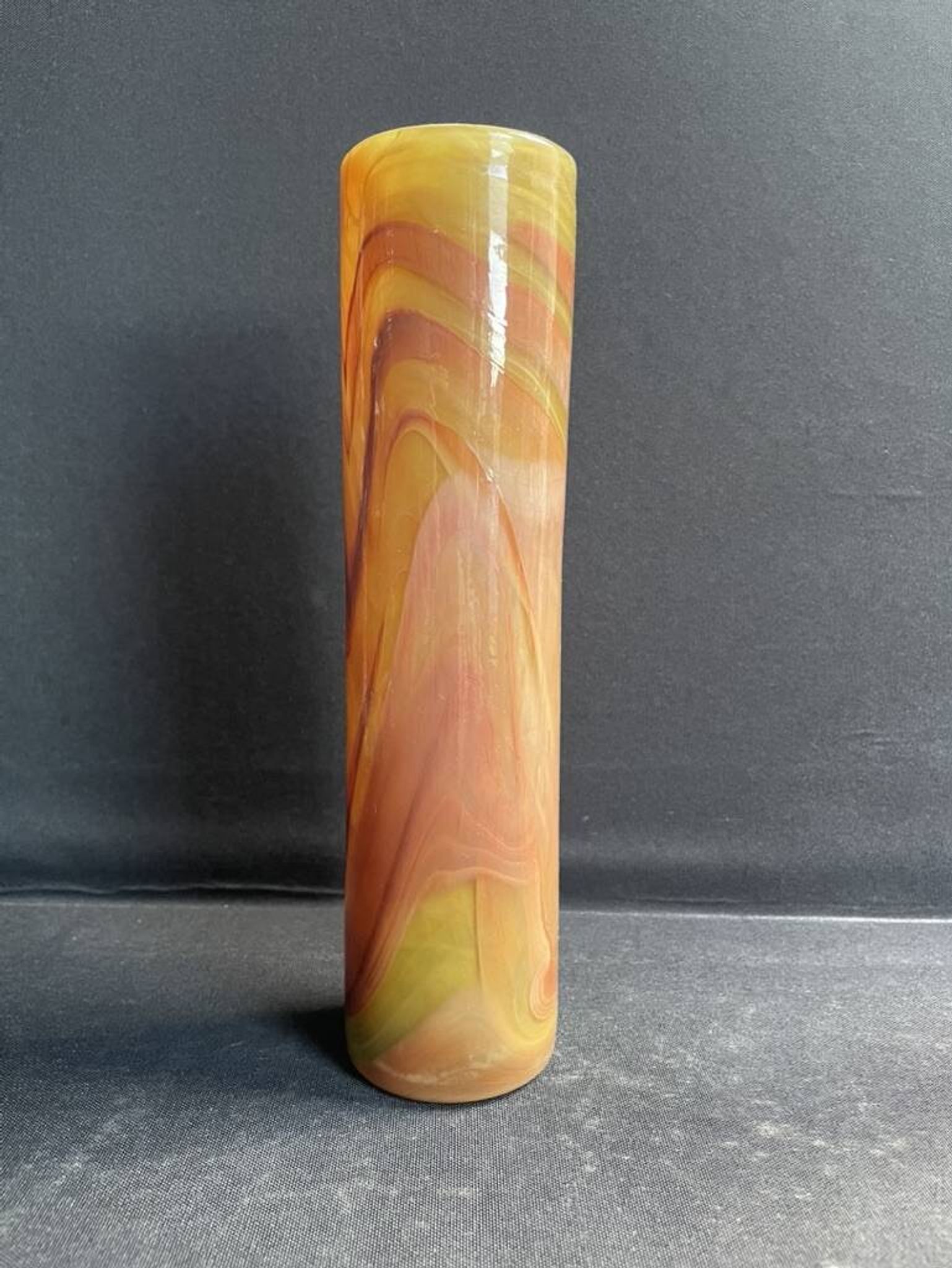 Vase cylindrique signé – Verriers de Maure Vieil