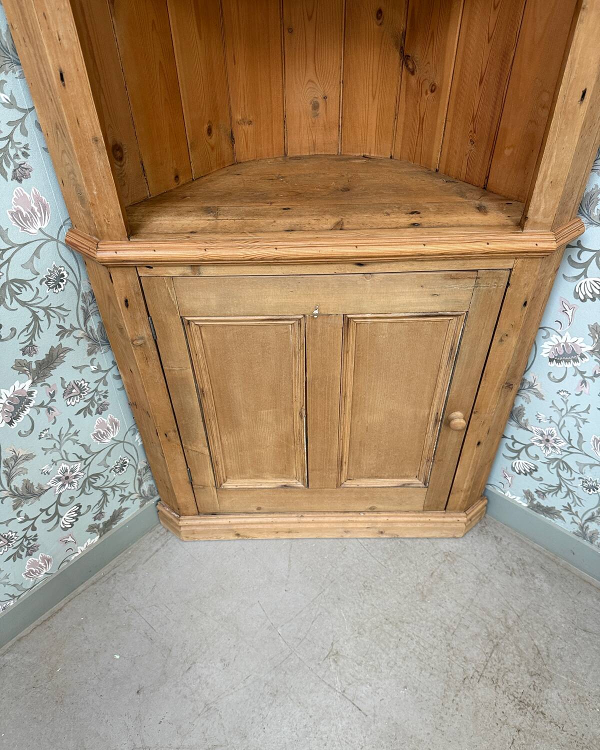 Vintage corner cupboard (renovated)