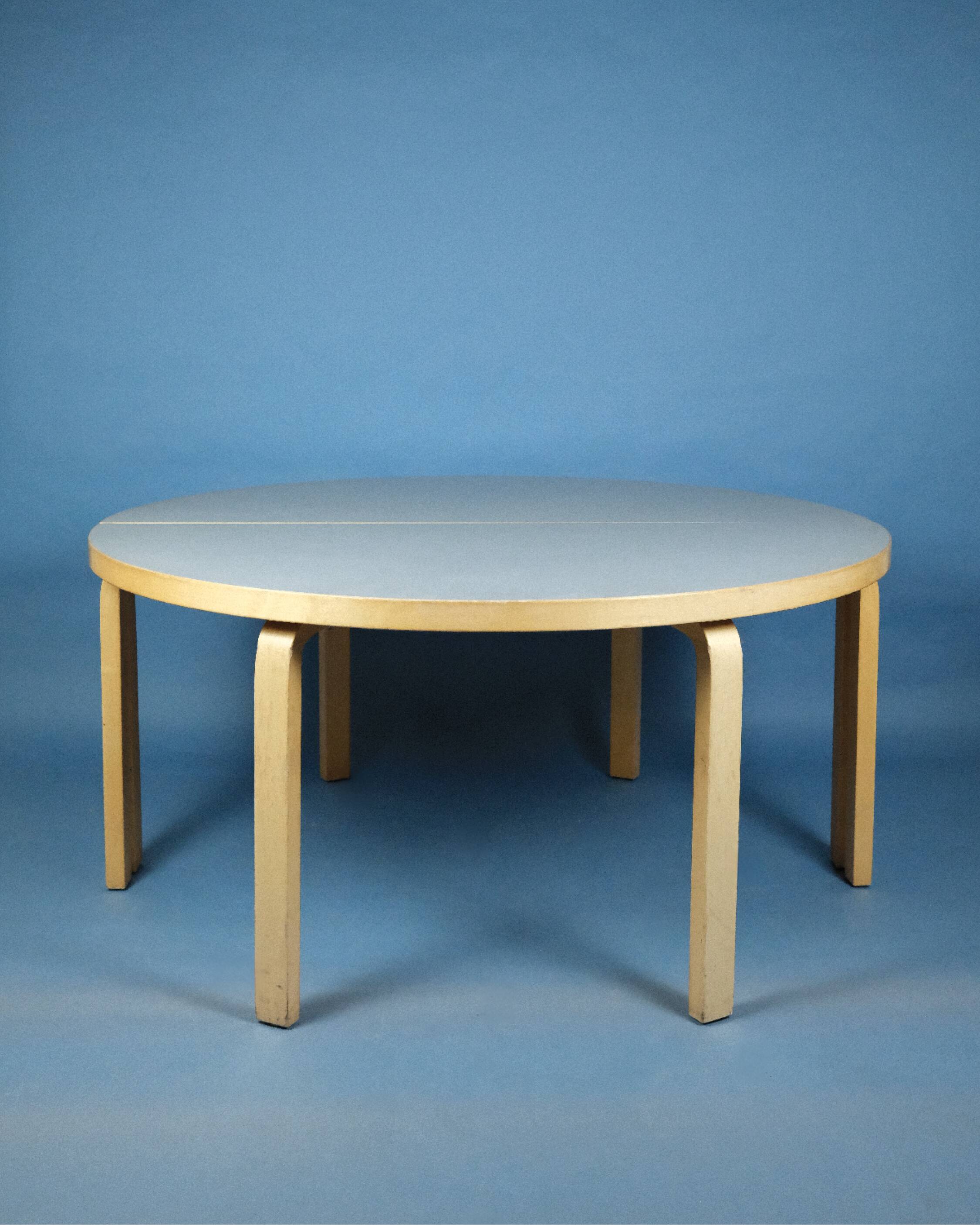 Set of 2 Tables 96 – Alvar Aalto – Artek