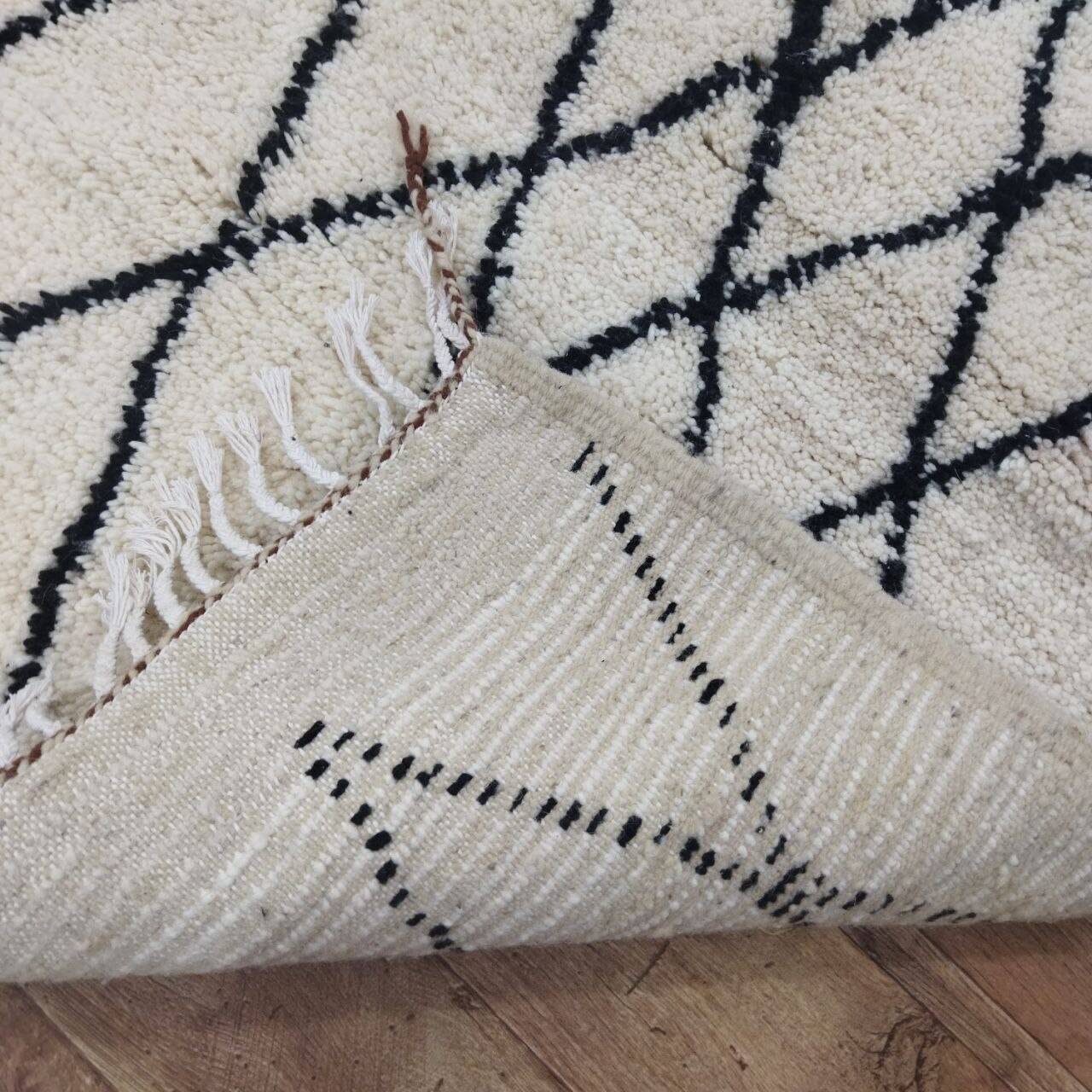 Azilal Berber rug in handmade wool 200 X 113 CM