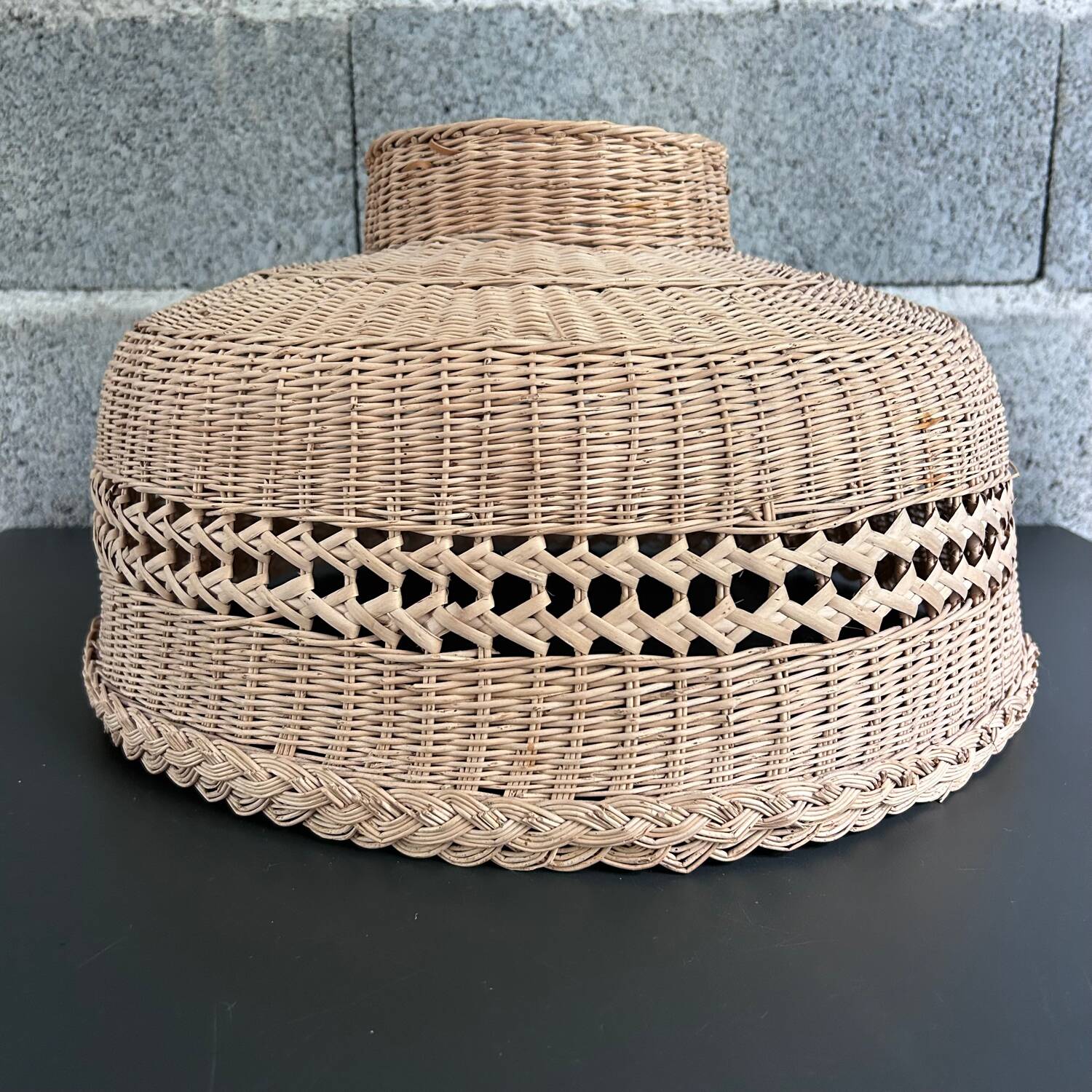 Suspension en rotin clair