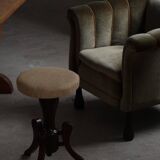 Adjustable Victorian-style piano stool with a jute fabric seat, early 20th century.
