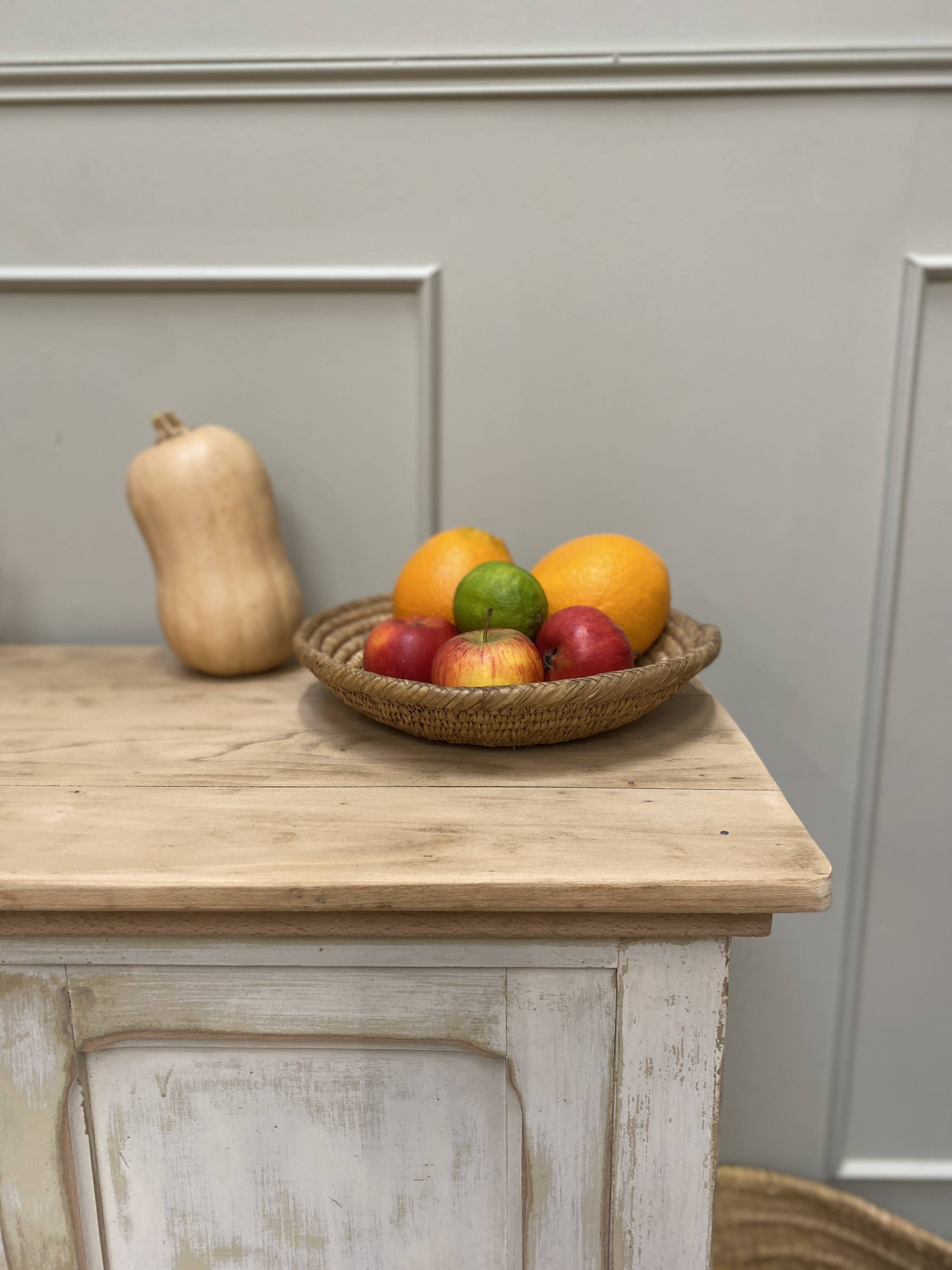 Petit buffet bas, portes coulissantes