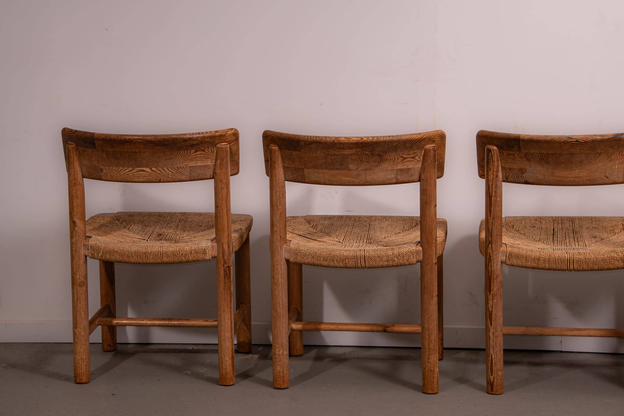 Chaises en pin et en corde de Ranier Daumiller