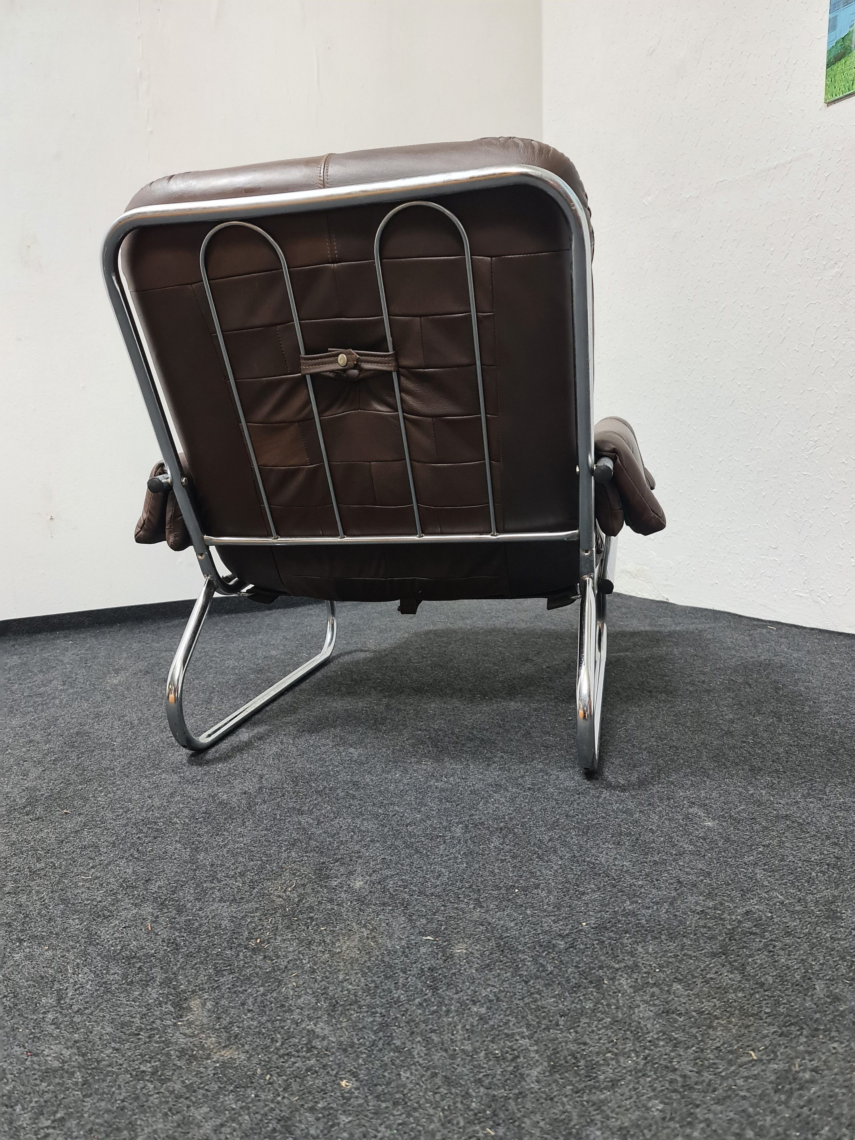 Vintage tubular framed leather lounge chair