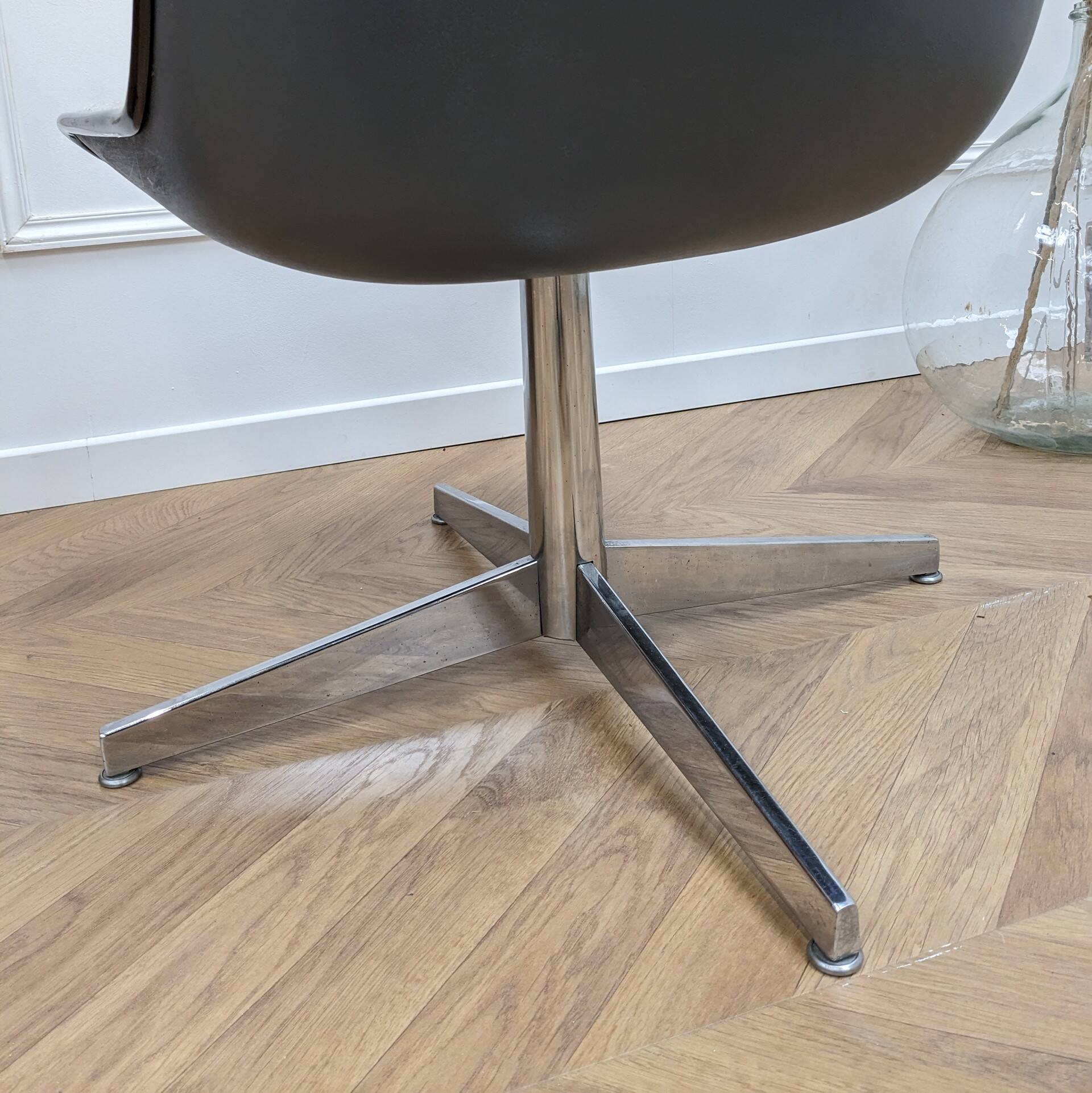 Model 451 armchair by Randall Buck