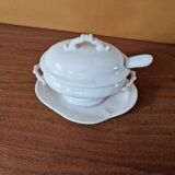 Mustard pot in the shape of a soup tureen made of German or French porcelain.