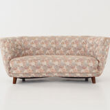 Banana-shaped sofa 1970s design