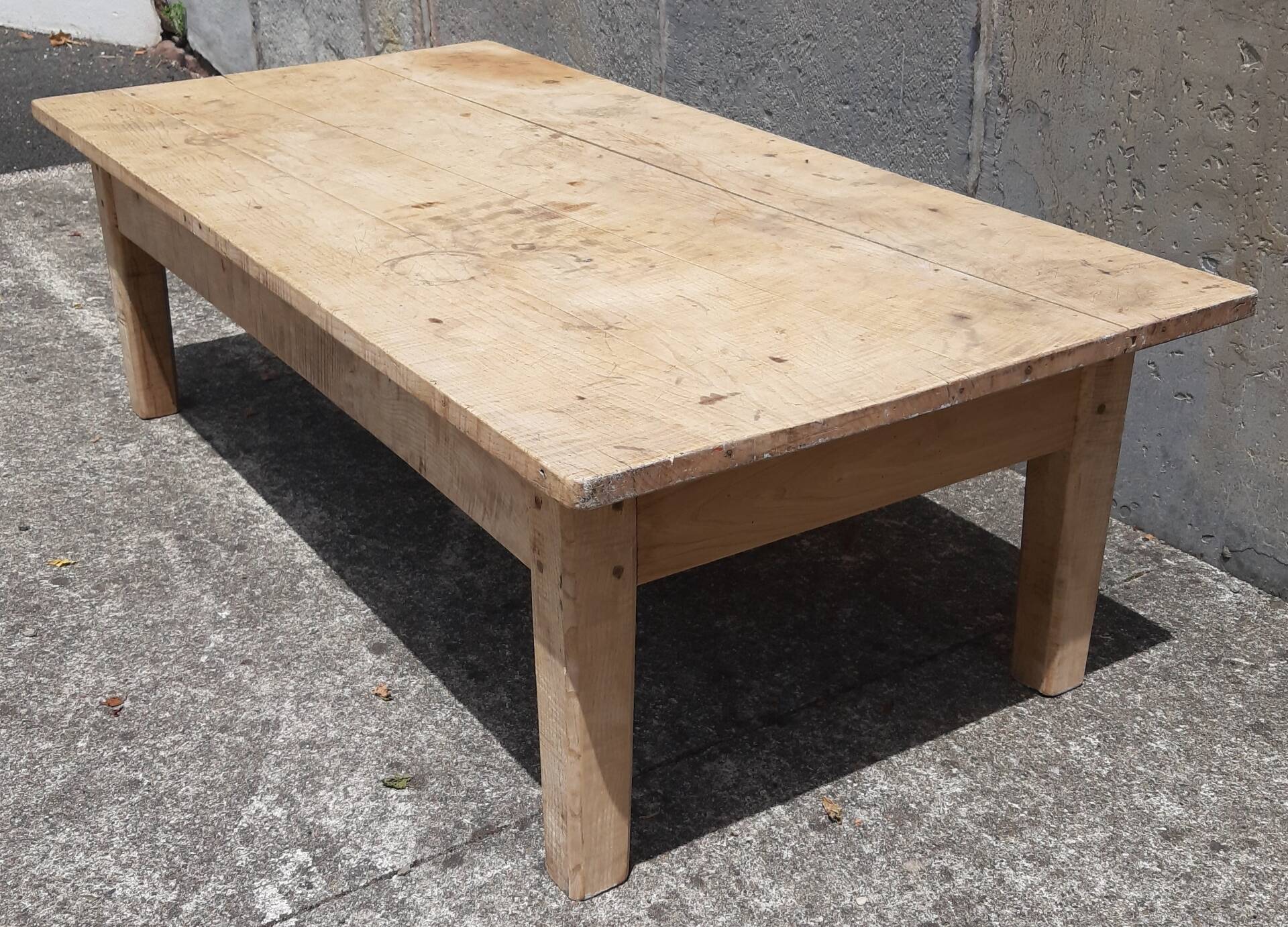 Oak coffee table. (150x73cm)
