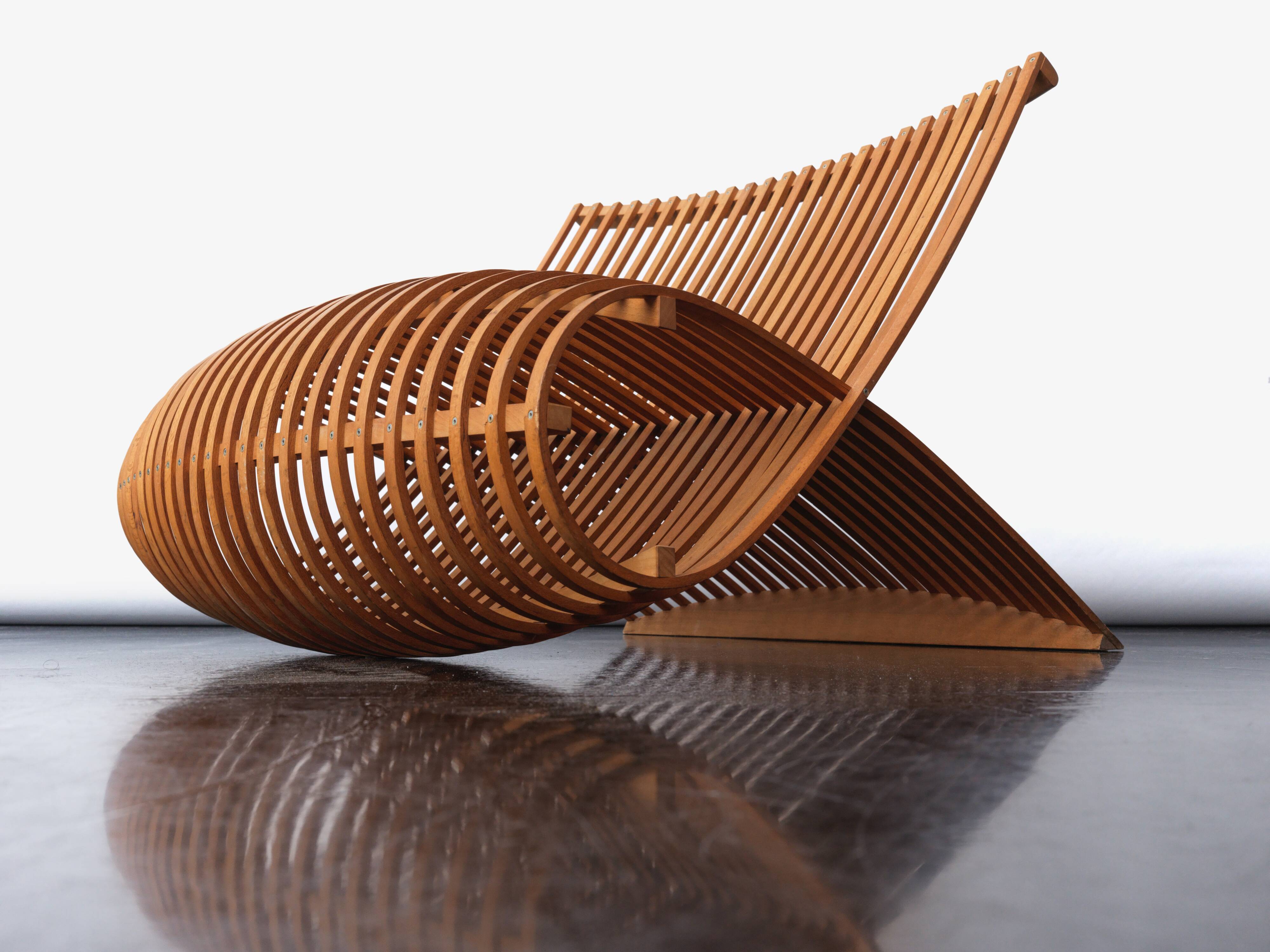 Τhe wood chair by Marc Newson, produced by Cappelini, Italy 1988.