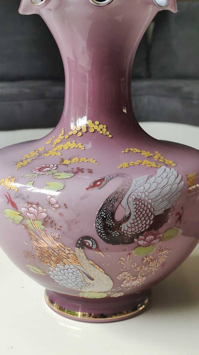 Japanese opaline vase in old pink tones. Swan decoration and polychrome floral motifs.