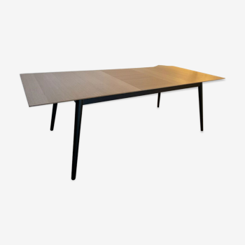 Augusta BoConcept table (10/12p) Extendable. Light Oak