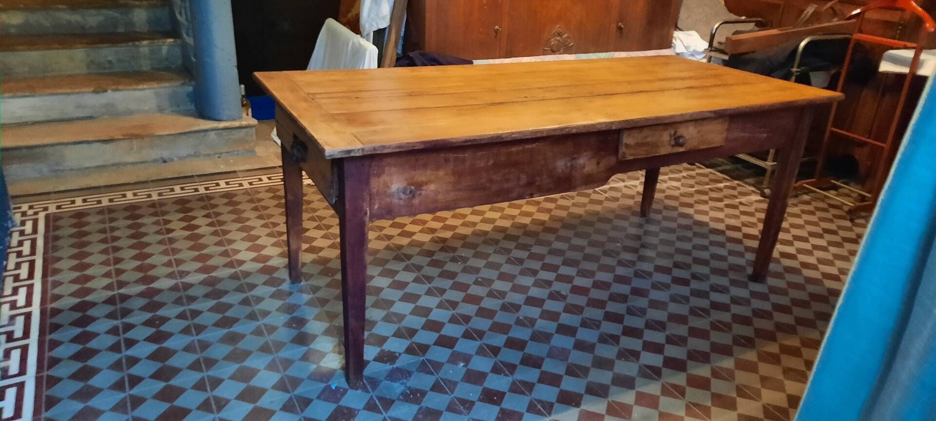 Farm table