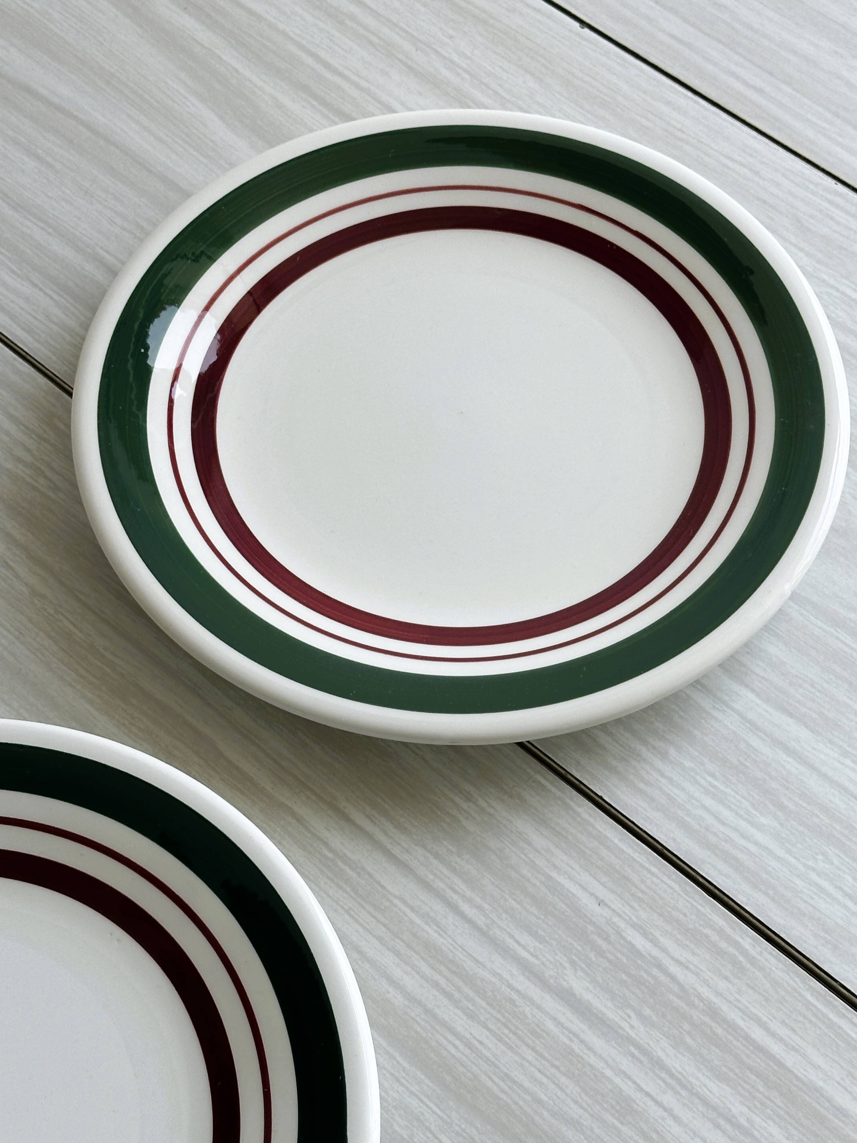 Duo of dessert plates with green and burgundy red border