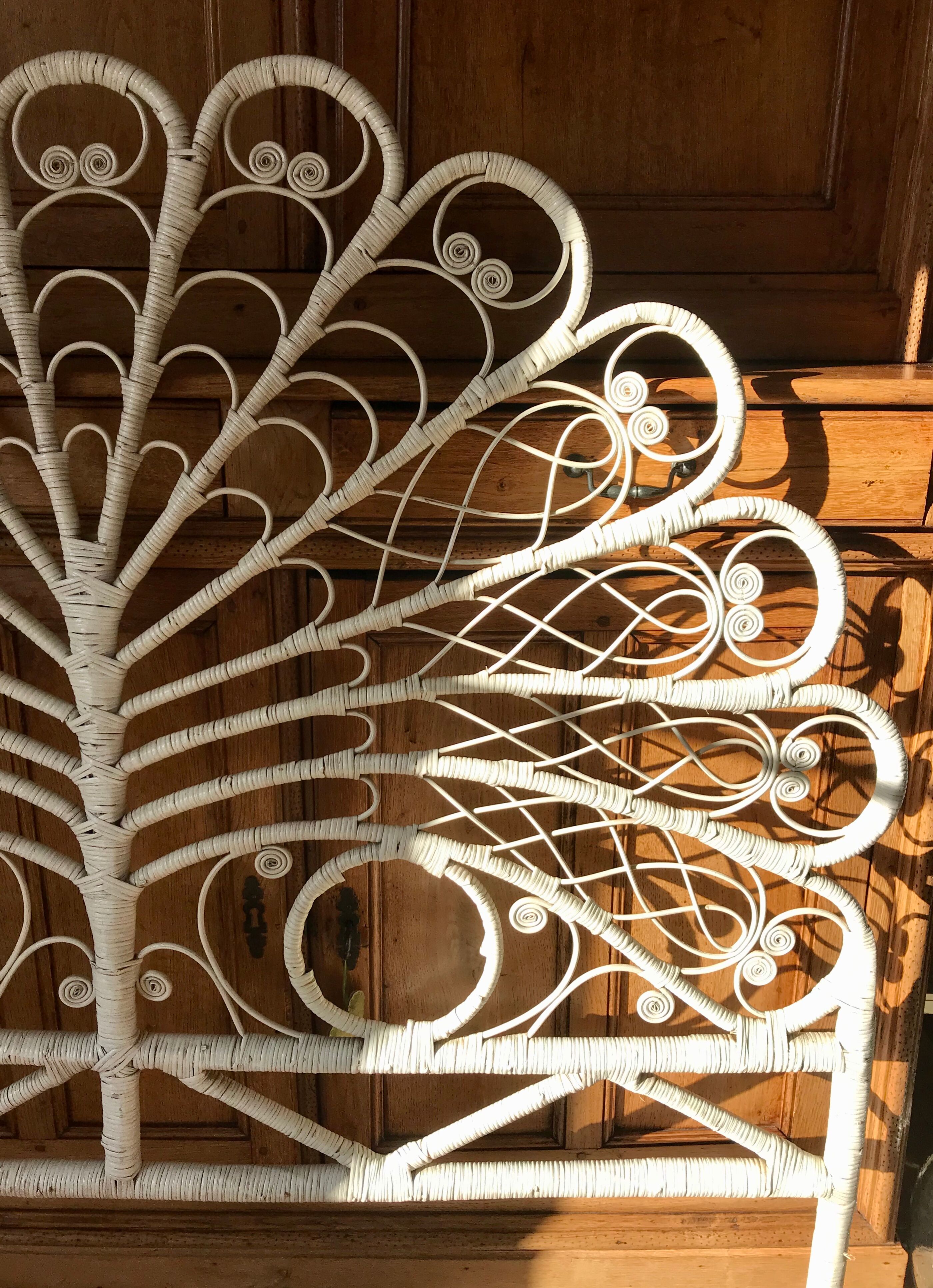 Rattan headboard & white wicker peacock tail décor 50-60s