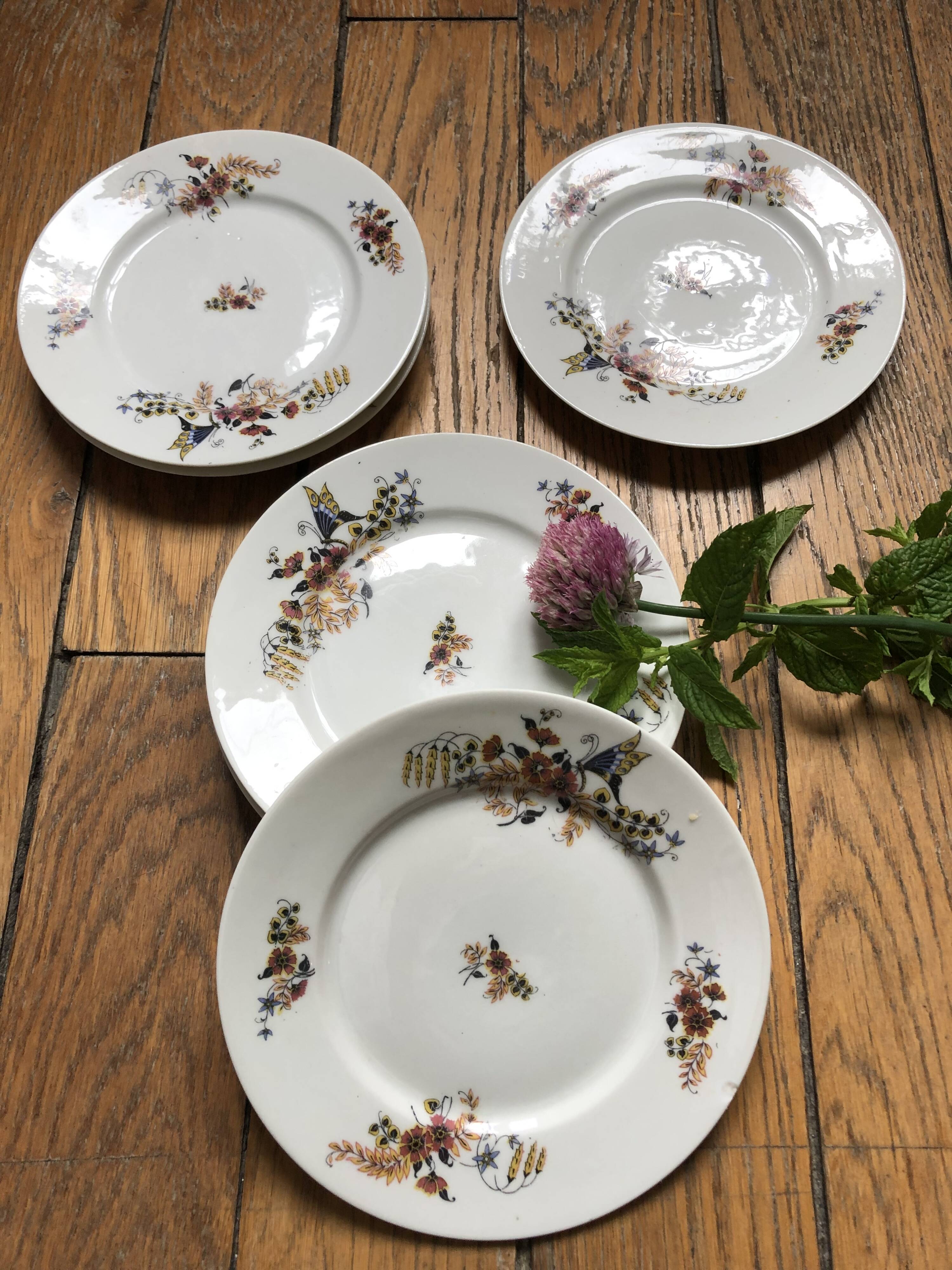 Set of 7 dessert plates in porcelain, butterfly pattern and wheat sheaves.