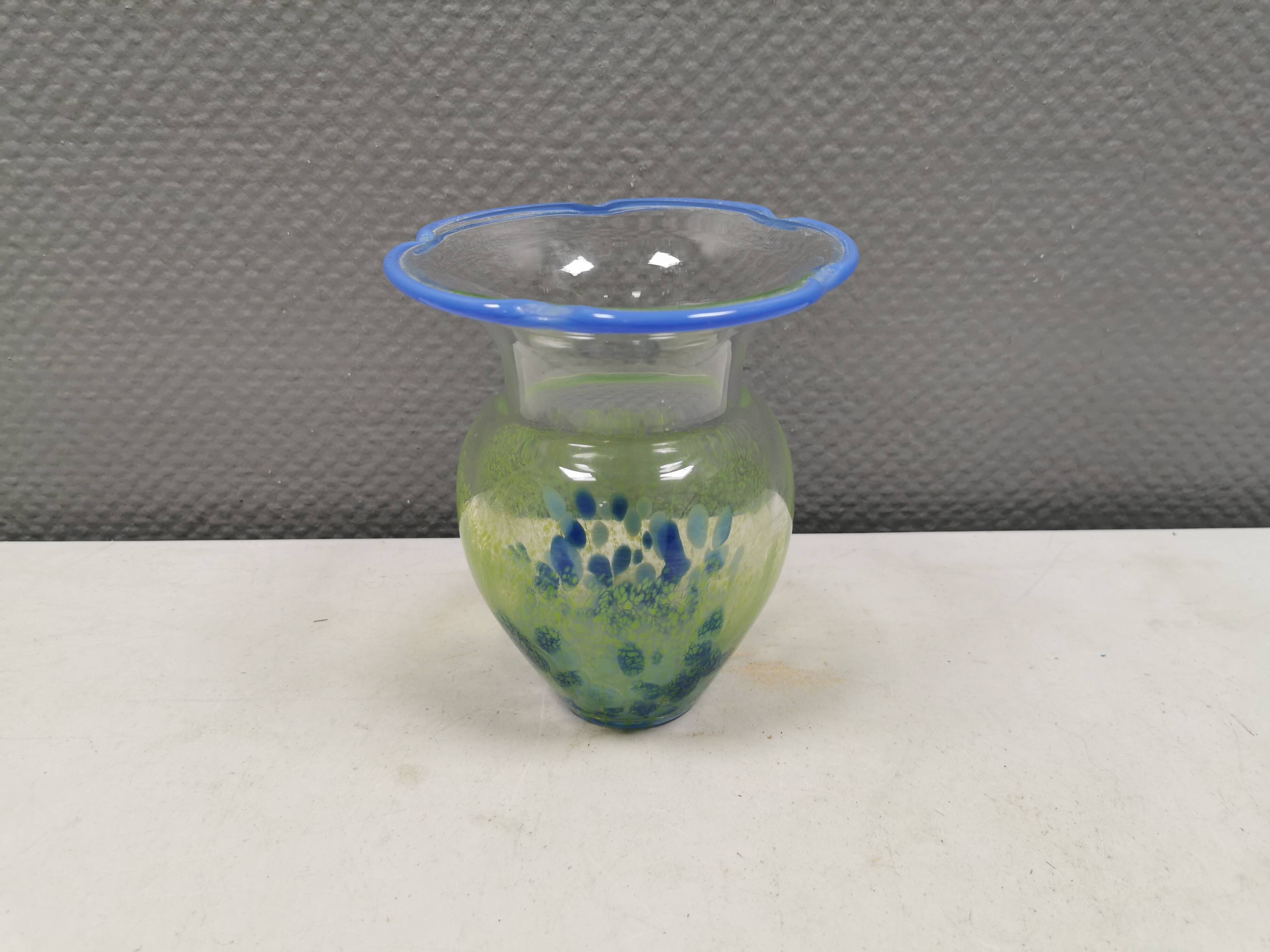 Vase conçu par Monica Backström pour Kosta Boda