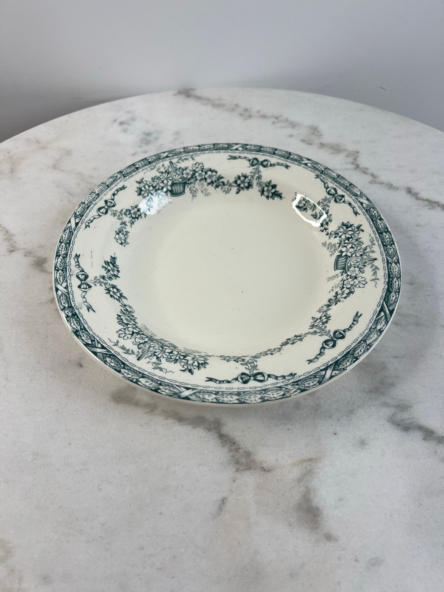 Set of 19 deep plates in ironstone Ninon 24cm