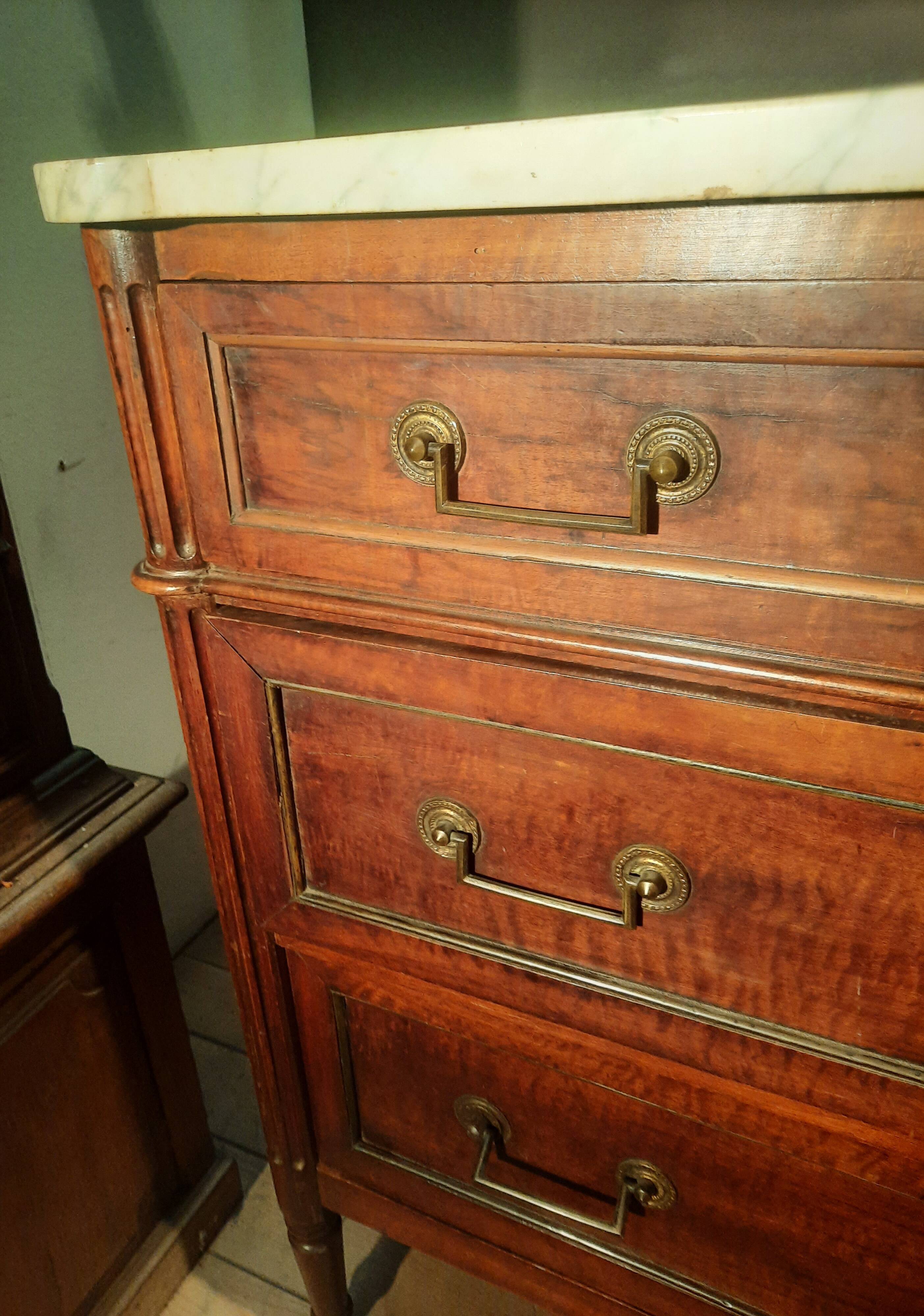 Commode d'époque Louis XVI  dessus marbre